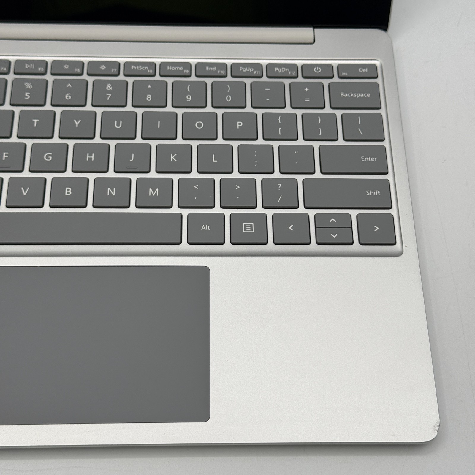 Microsoft Surface Laptop Go 1943 12.4″ i5-1035G 1 1.0GHz 4GB RAM 64GB SSD