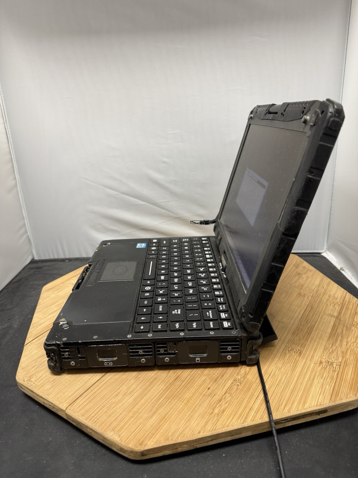 Rugged 2-in-1 Touch Getac V200-G2 Intel i7-3520M + RAM, No Storage Police Laptop
