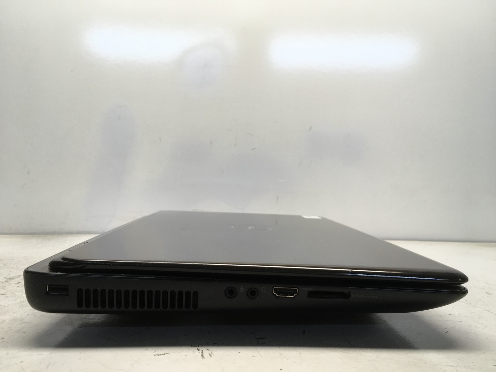 Dell Inspiron N7010 Intel i5-M460 2.53GHz 6 GB NO HDD No Batt