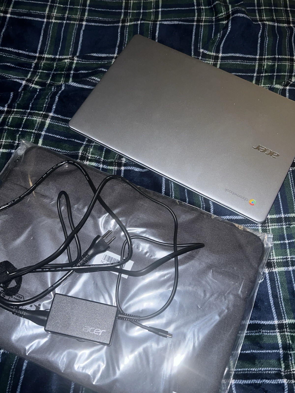 Acer Chromebook Silver Laptop Chrome OS Built-in Webcam with Charger and Case