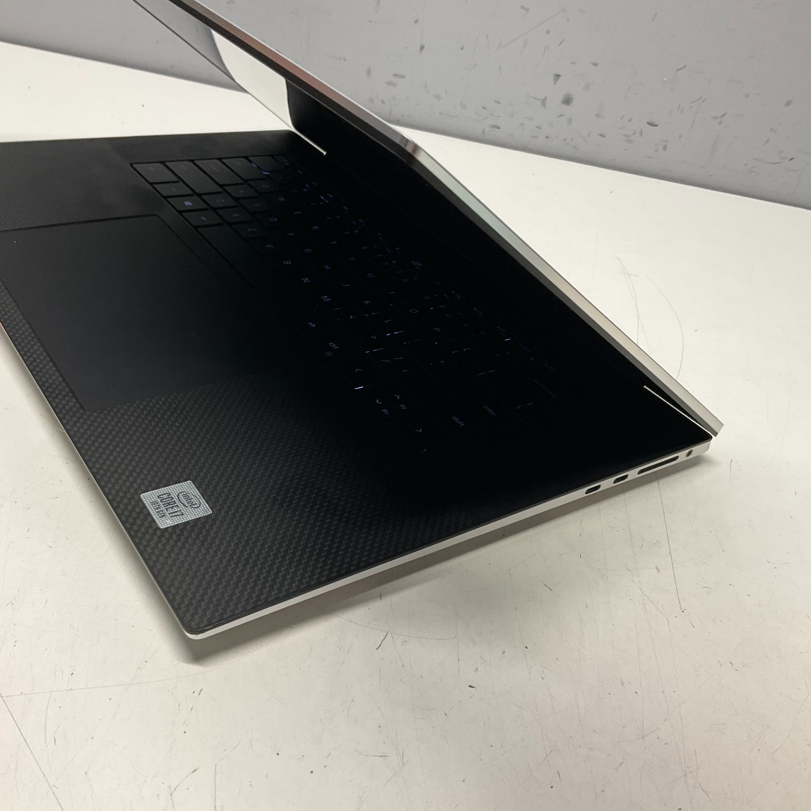 Dell XPS 17 9700 Intel i7-10875H 2.3GHz 256GB SSD 8GB RAM W11P GeForce RTX 2060