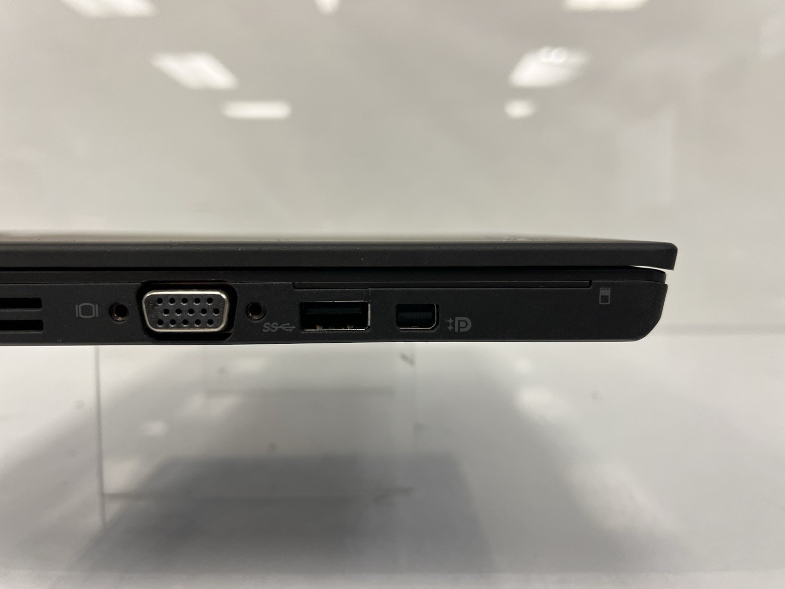 Lenovo ThinkPad x240 Laptop Intel i7-4600U 2.10GHZ 8GB RAM NO HDD FOR PARTS