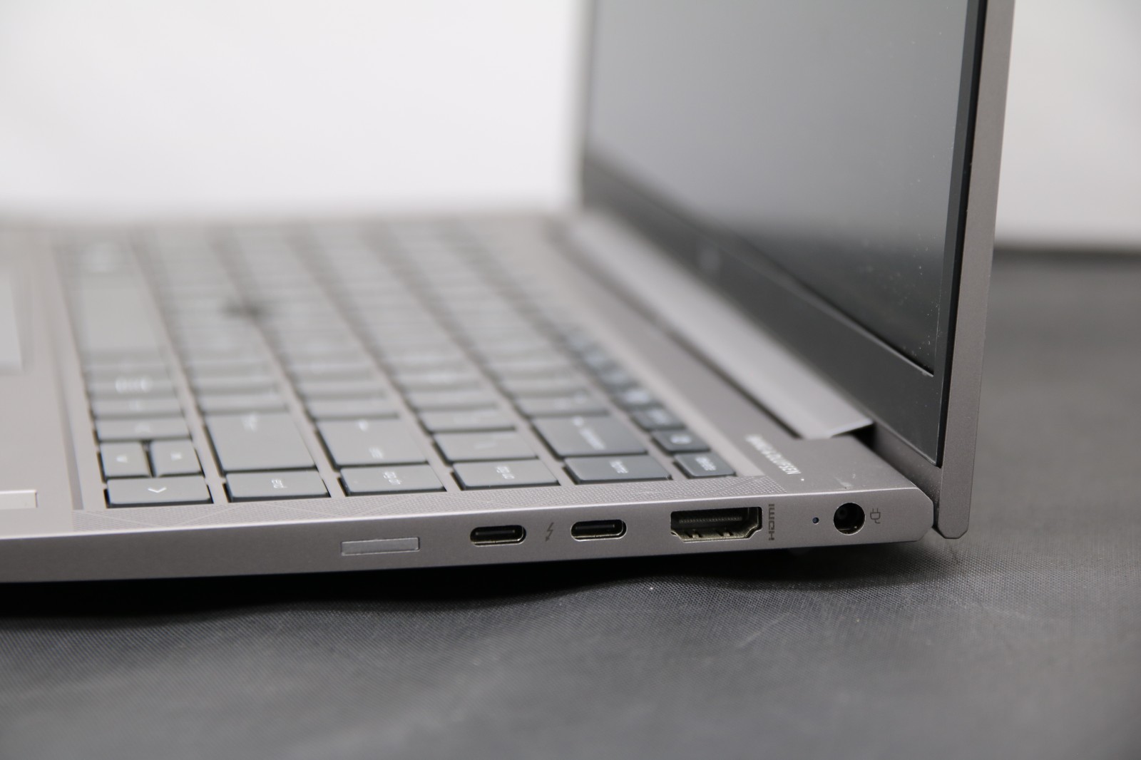 HP EliteBook 6 G1i 16 ZBOOK – i7-1165G7 – 16GB, 256GB, Windows 11 Home + Adapter