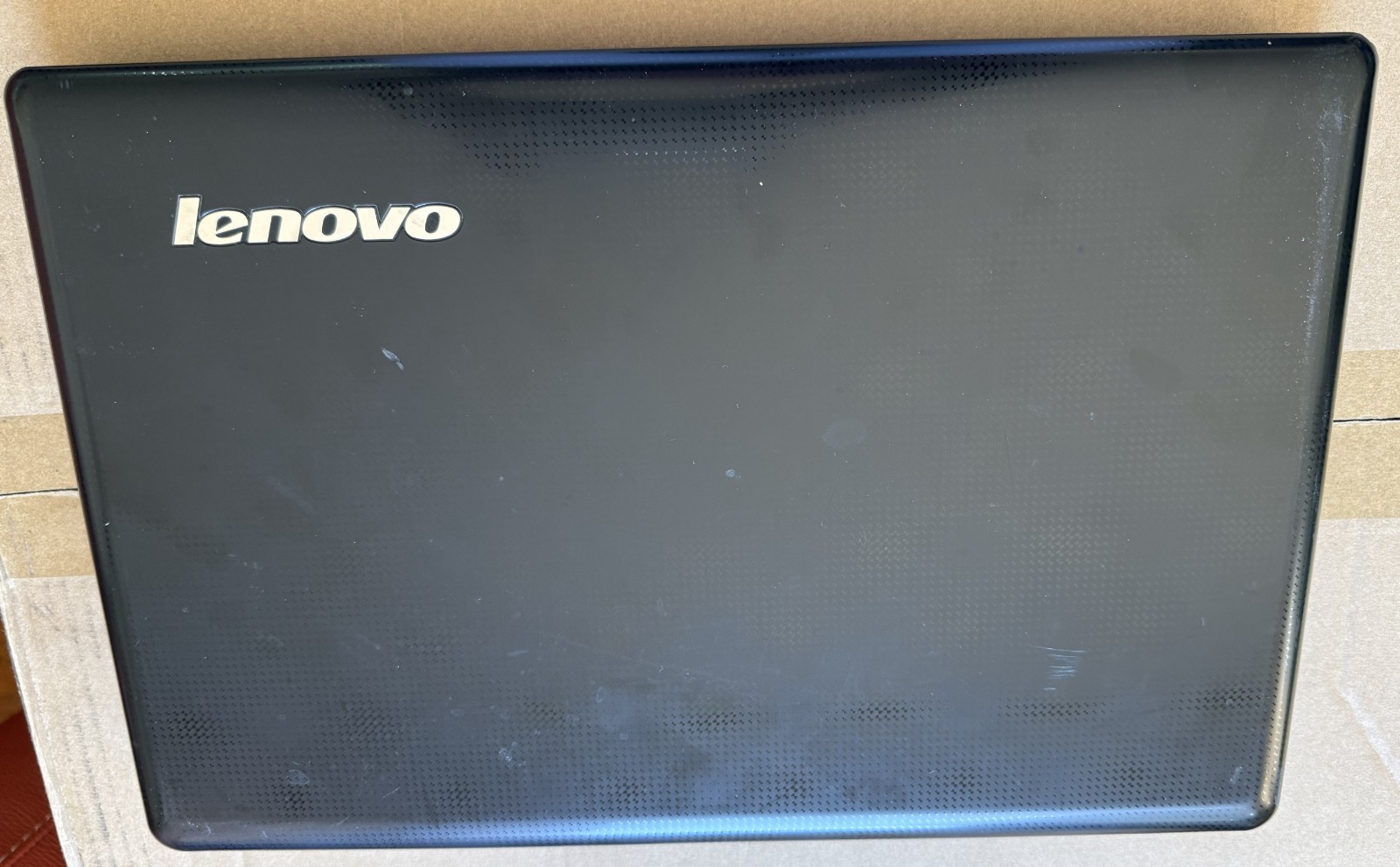 Lenovo IdeaPad Z560 15.6 Laptop Intel i3 M380 2.53 GHz 4 GB RAM 300GB *READ*
