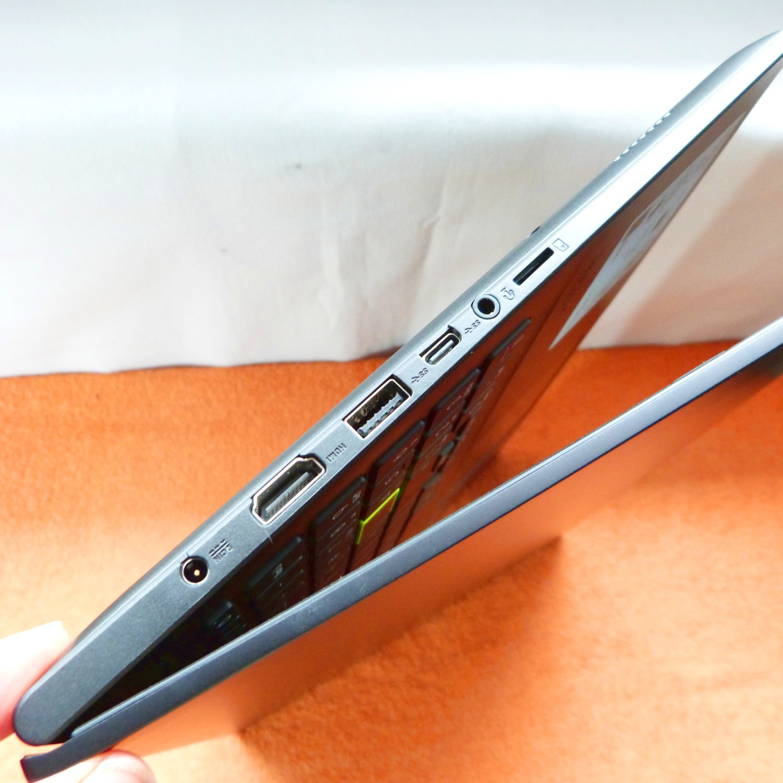 Asus X513 Vivobook 15″ OLED ULTRABOOK l SSD Windows 11 AMD RYZEN 7 16GB RAM