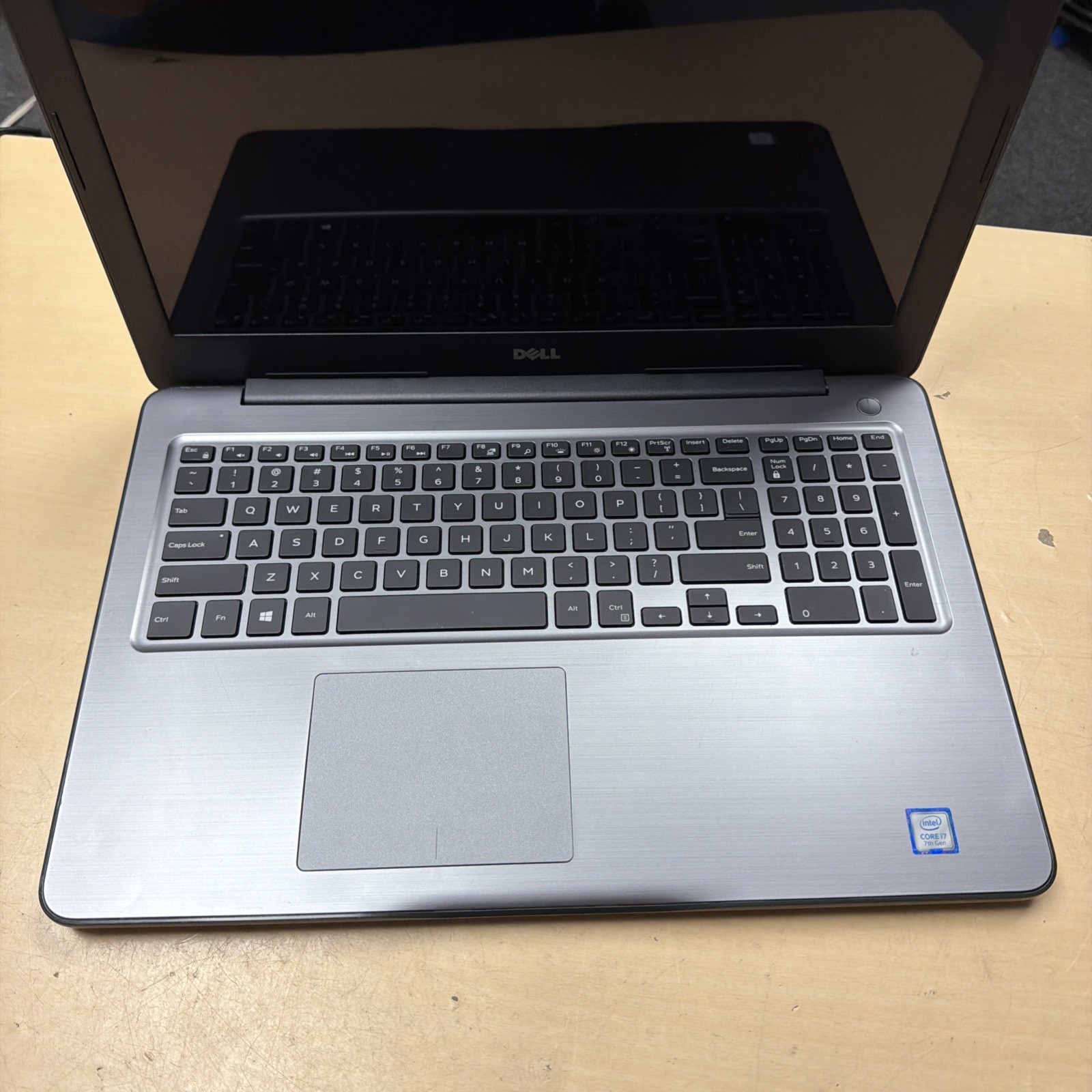 *PARTS/NO BOOT Dell Inspiron 15 5567 Laptop core i7-7500U NO RAM/HD/OS