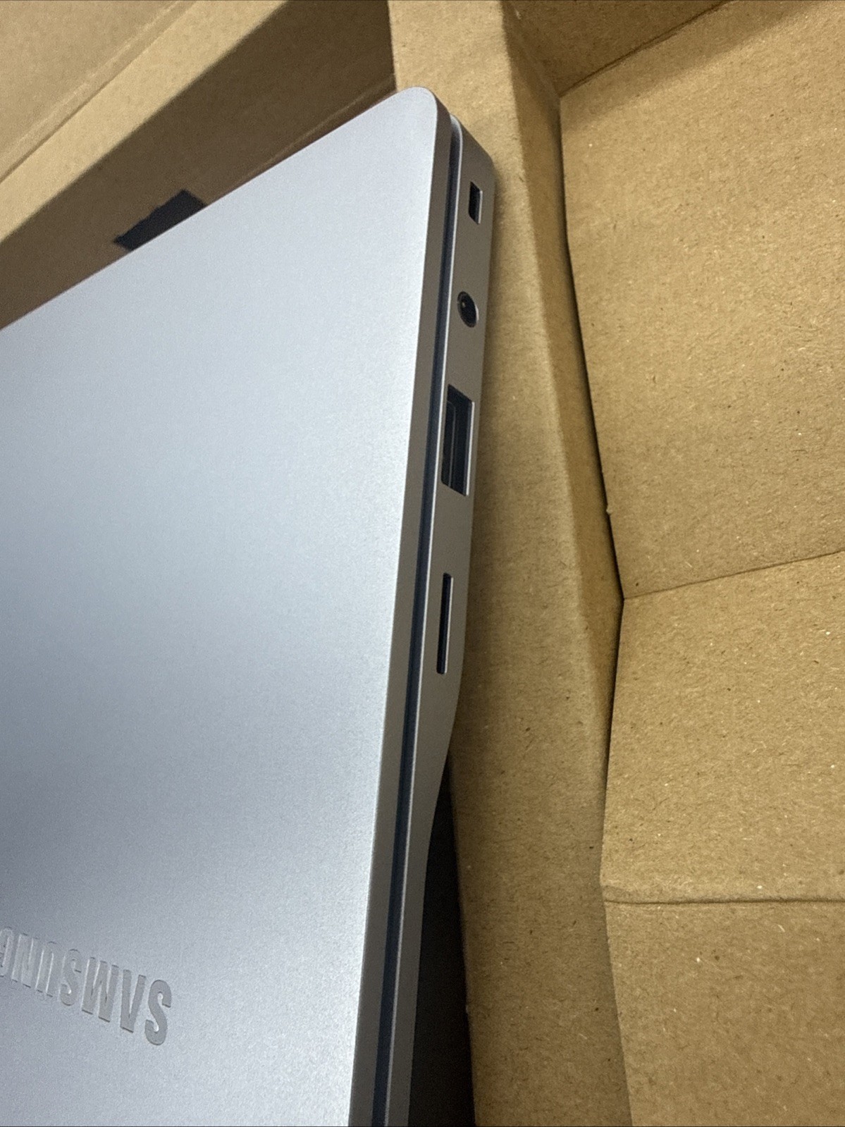 Samsung Galaxy Book4 Edge Snapdragon X 2.96GHz 16GB 512GB 15.6″ NP750XQB