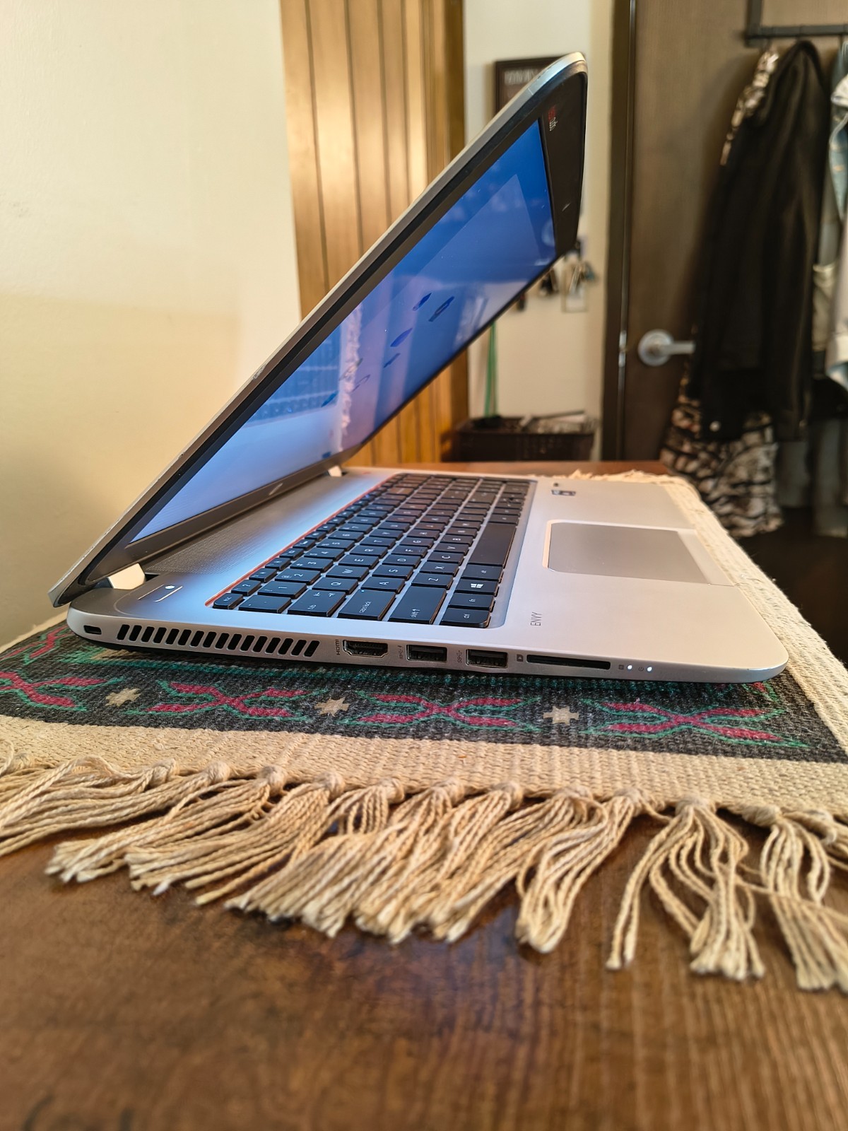 HP Envy 15-j013cl Notebook AMD A8-5550M w/Radeon HD 12GB 256GB Samsung SSD