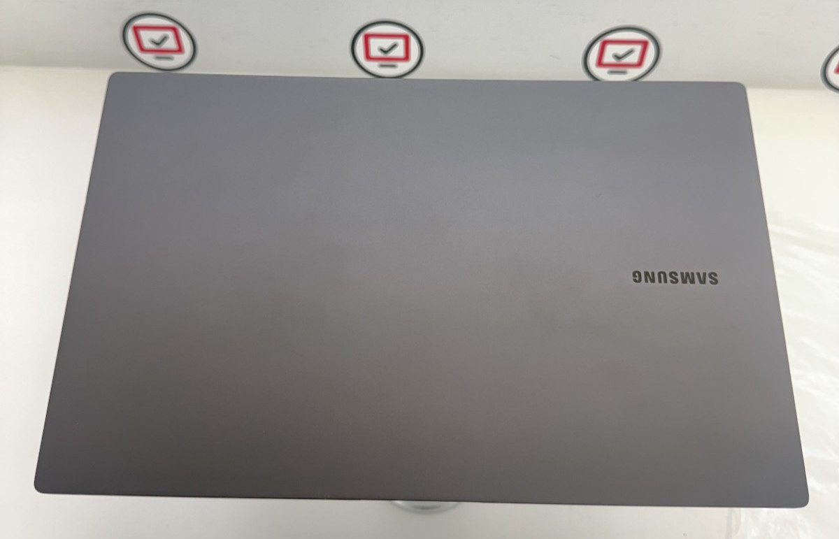 Samsung Galaxy Book2 Pro 15″ i7‑1260P 16 GB 512 GB SSD Graphite 2022