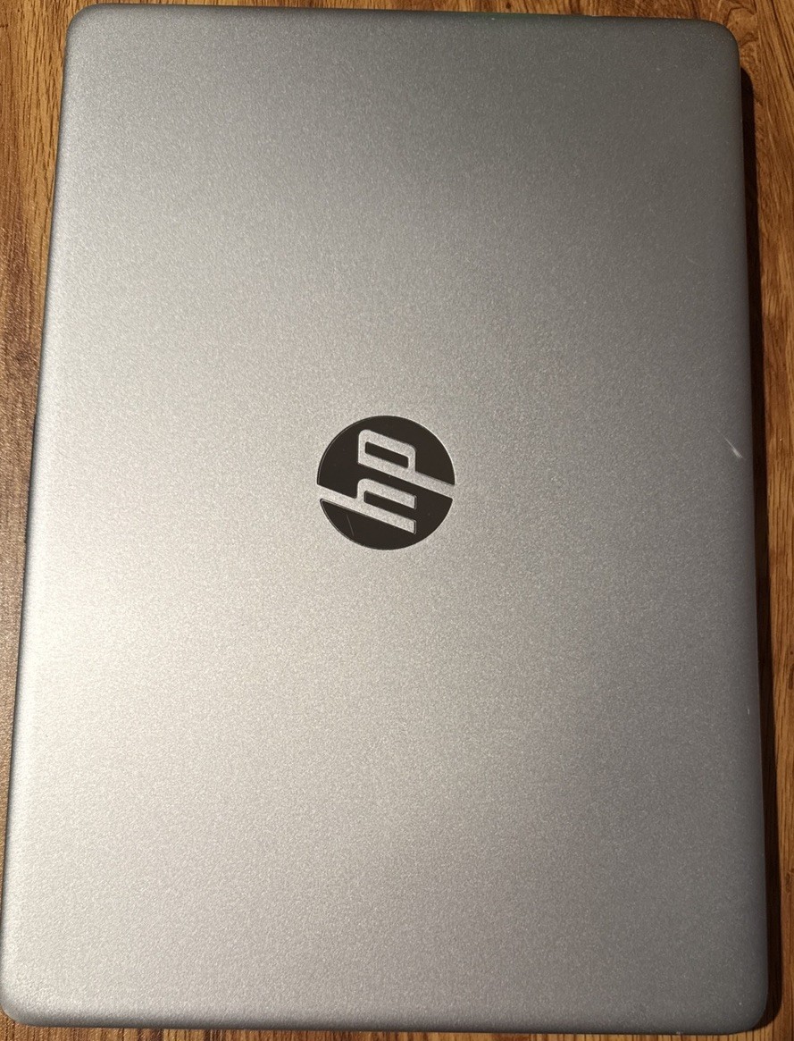 Laptop + Charger HP AMD Ryzen 3 3250U 8GB DDR4 Ram 119gb Storage