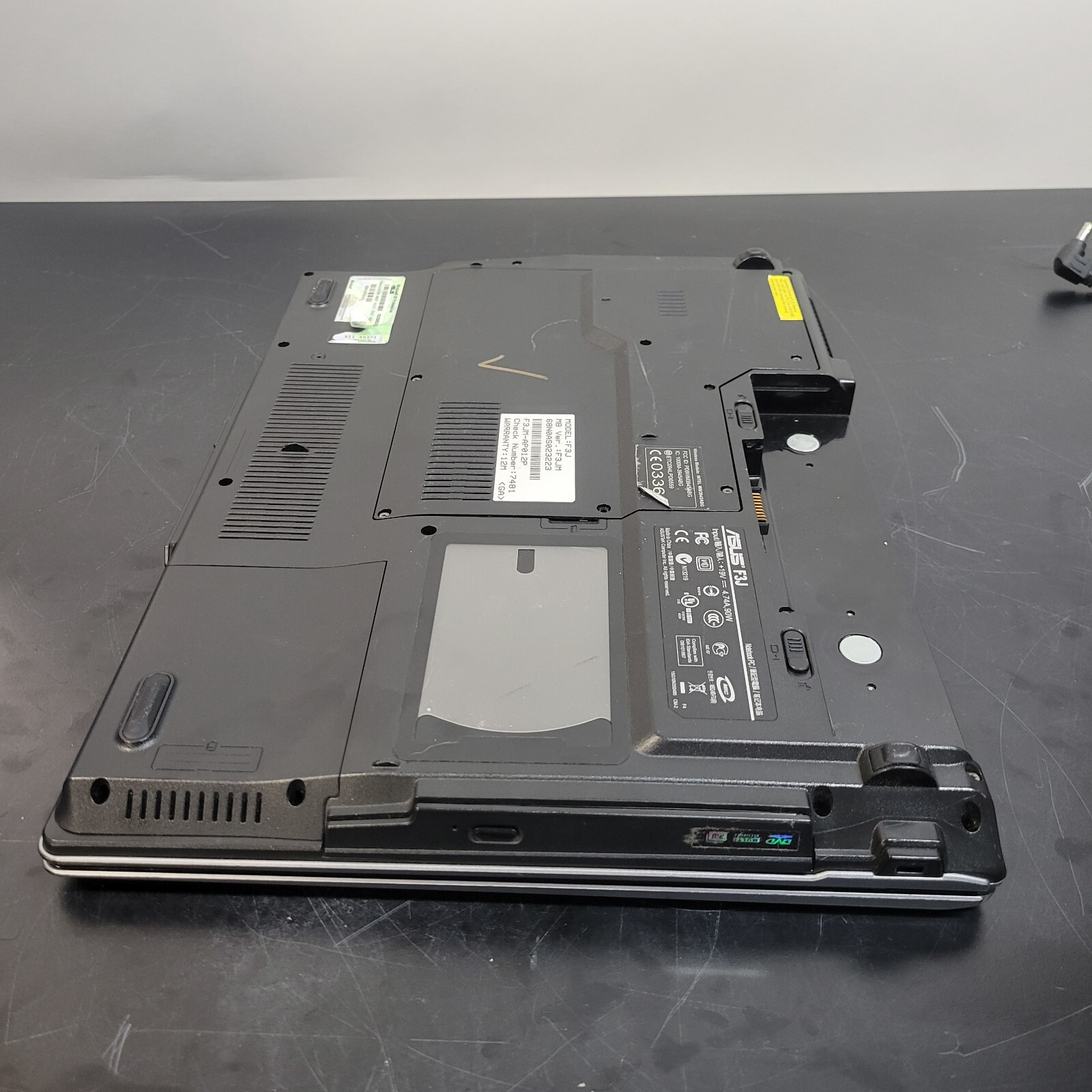 ASUS F3JM-AP012P 15.4″ Core 2 Duo T2400 3 GB RAM 0 GB HDD