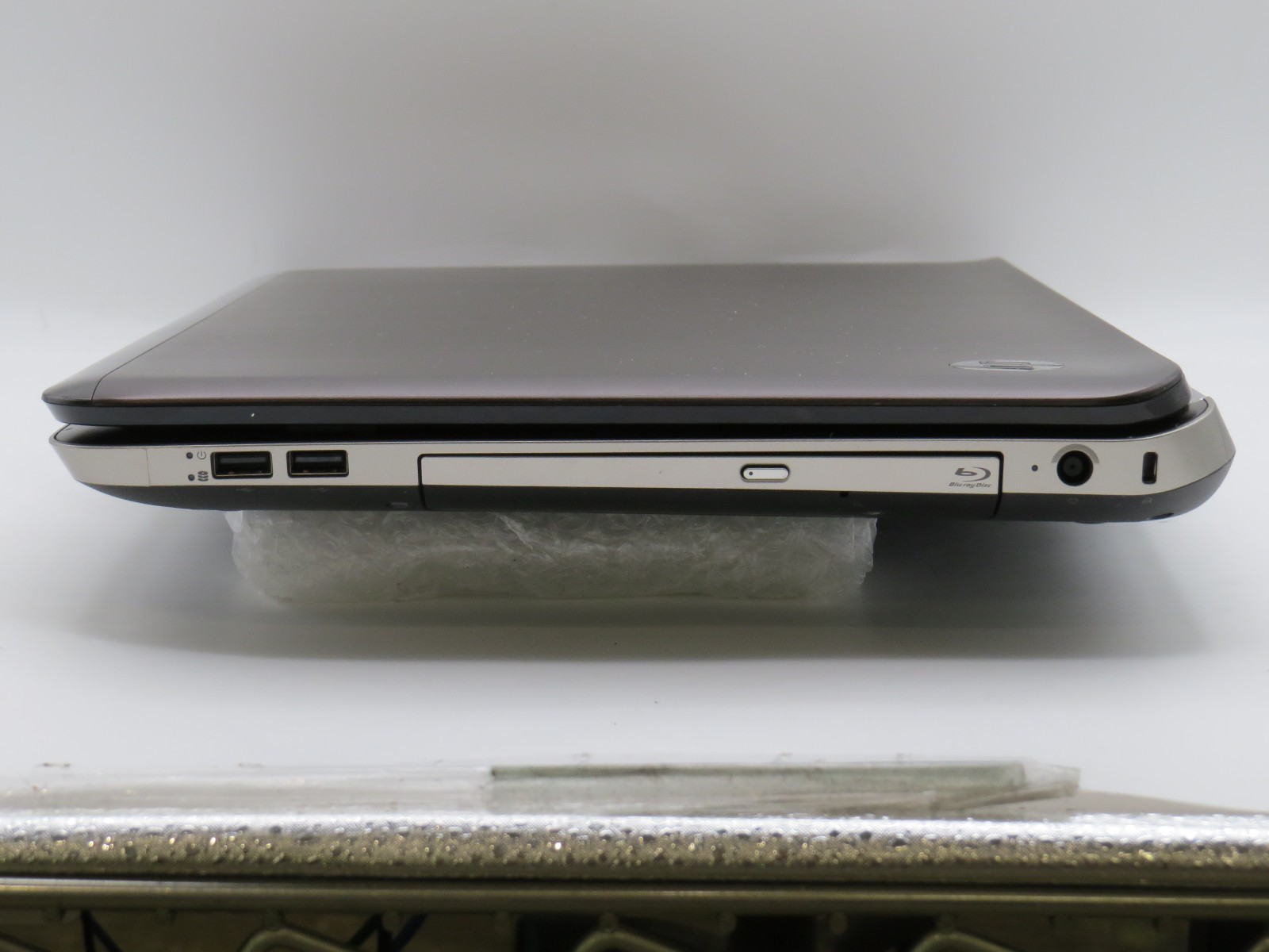 HP Pavilion dv7 i5-2430M @ 2.4GHz 6GB DDR3 128GB SSD 17.3″ No OS/AC/Battery