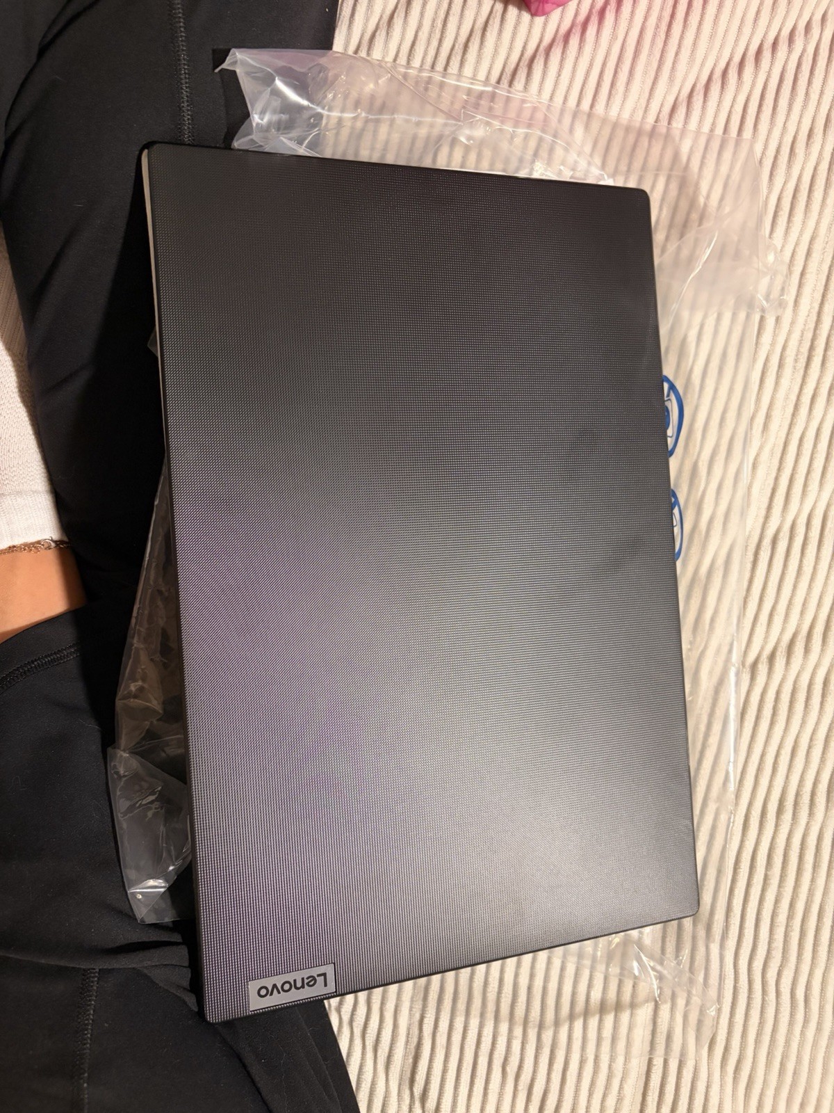 Lenovo V14 G5 IRL 14″ Intel Core i5 Windows 11 Home Gray Laptop w/Charger