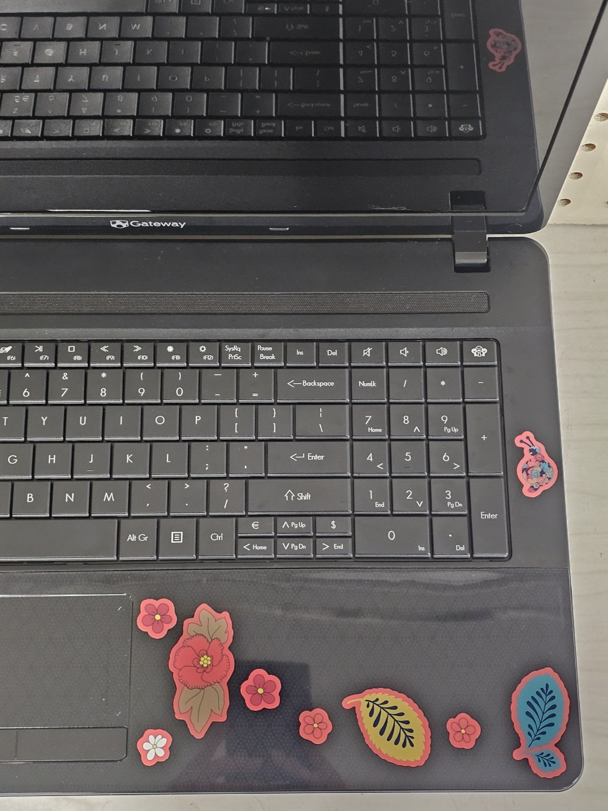 Gateway EG70 Laptop – 8GB RAM – 250GB HDD – WON’T POWER ON – BAD BATT – NO OS