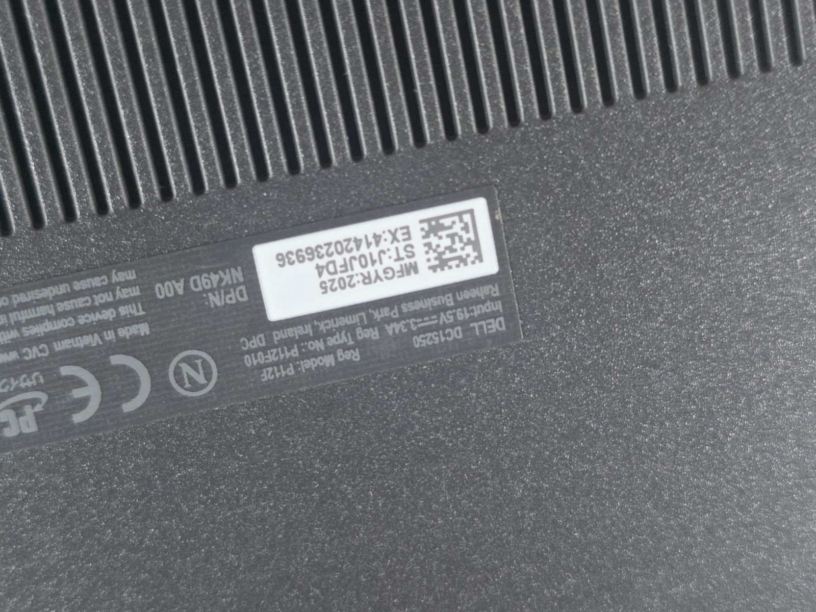 Dell DC15250 15.6″ FHD Intel i7-1355U No Ram No Ssd Mbd Base Good