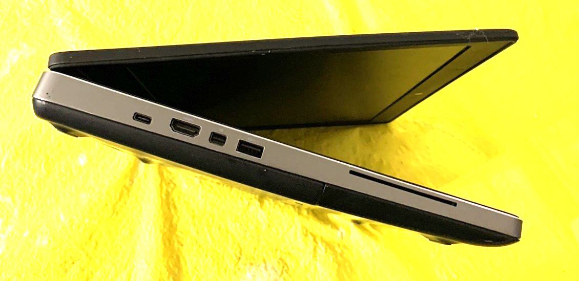 Dell Precision 7520 Workstation 15.6″ Core i7-7820HQ 2.90GHz 16GB Ram 2 TB HDD