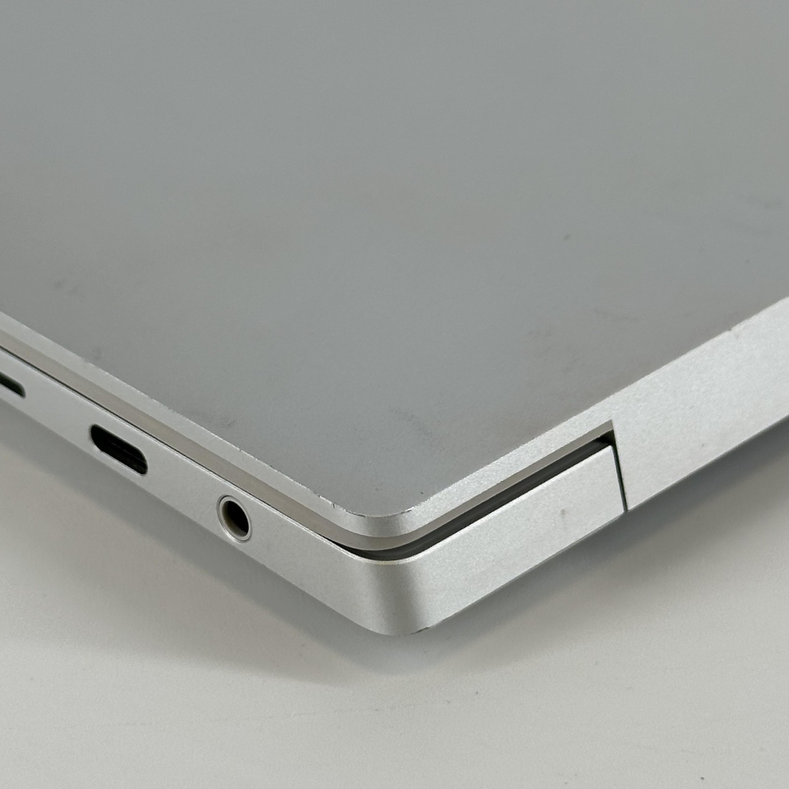 Dell XPS 14 9440 Platinum QHD+ 120Hz TOUCH 1.4 GHz Ultra 7 155H 16GB 512GB SSD