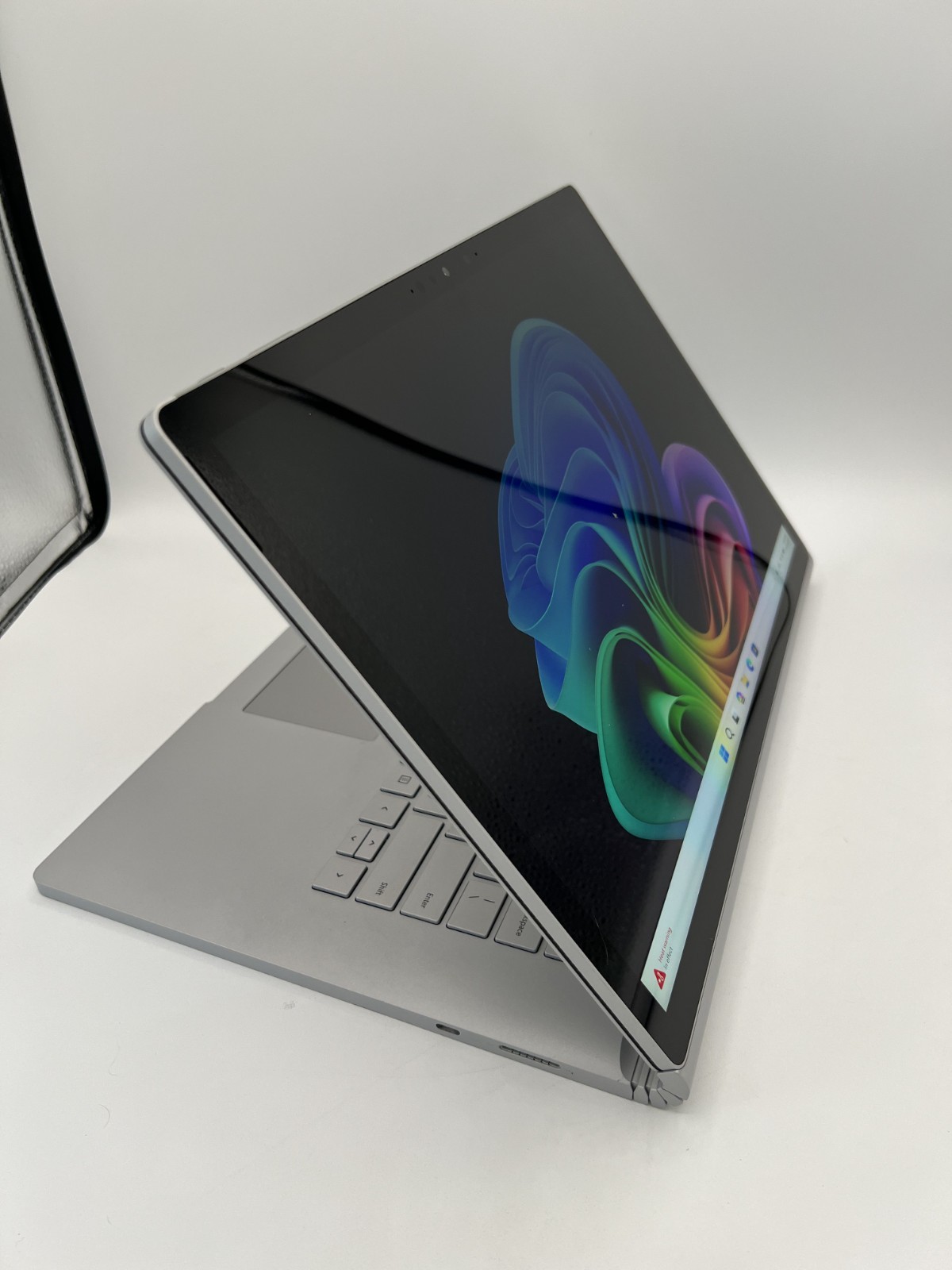 Microsoft Surface Book 3 15″ GTX 1660 Ti i7-1065G7 16GB 256GB SSD Windows 11 Pro