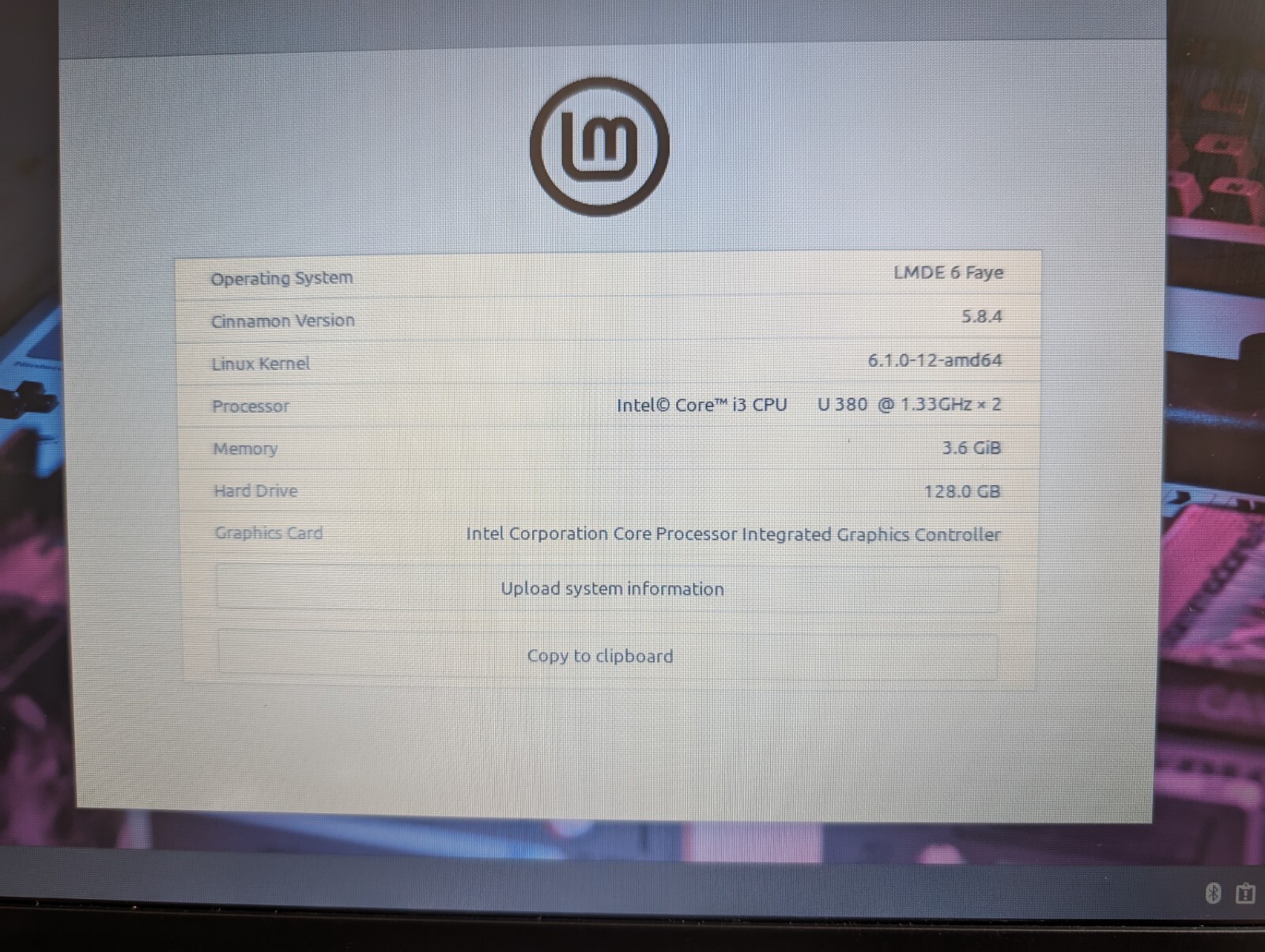 Dell Vostro V130 / Intel i3 U380 / 4GB RAM / 128GB SSD