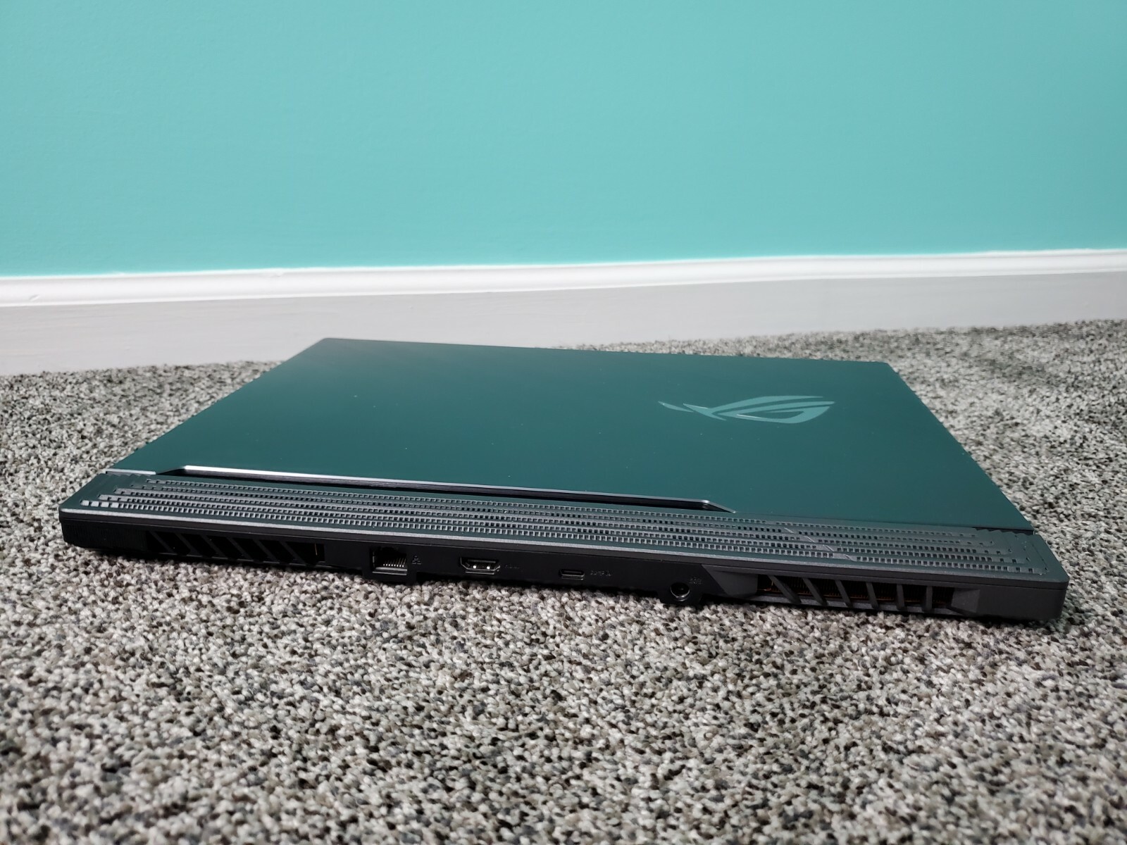 ASUS ROG Strix SCAR III 15.6″ 240hz 32GB RAM RTX 2070 (Great For Editing/Gaming)