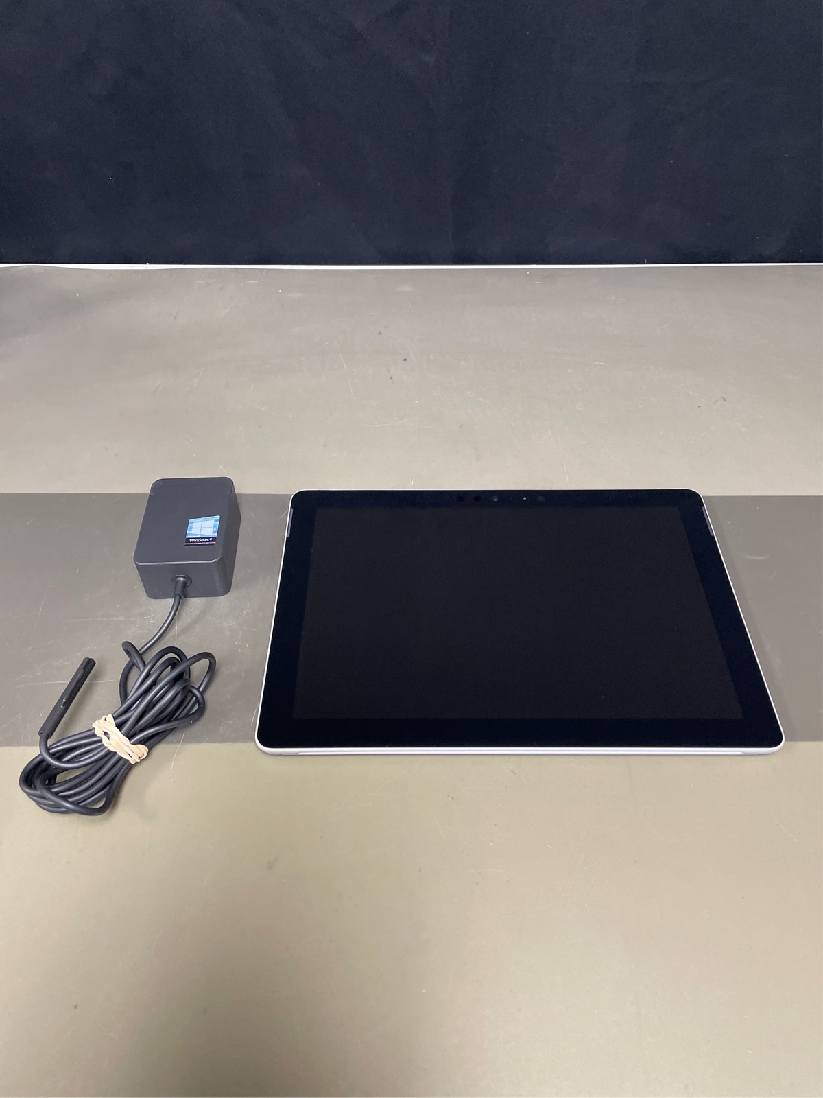 Microsoft Surface Go Tablet 10 Intel Pentium 4415Y Dual-core 2 Core 1.60 GHz 4 G