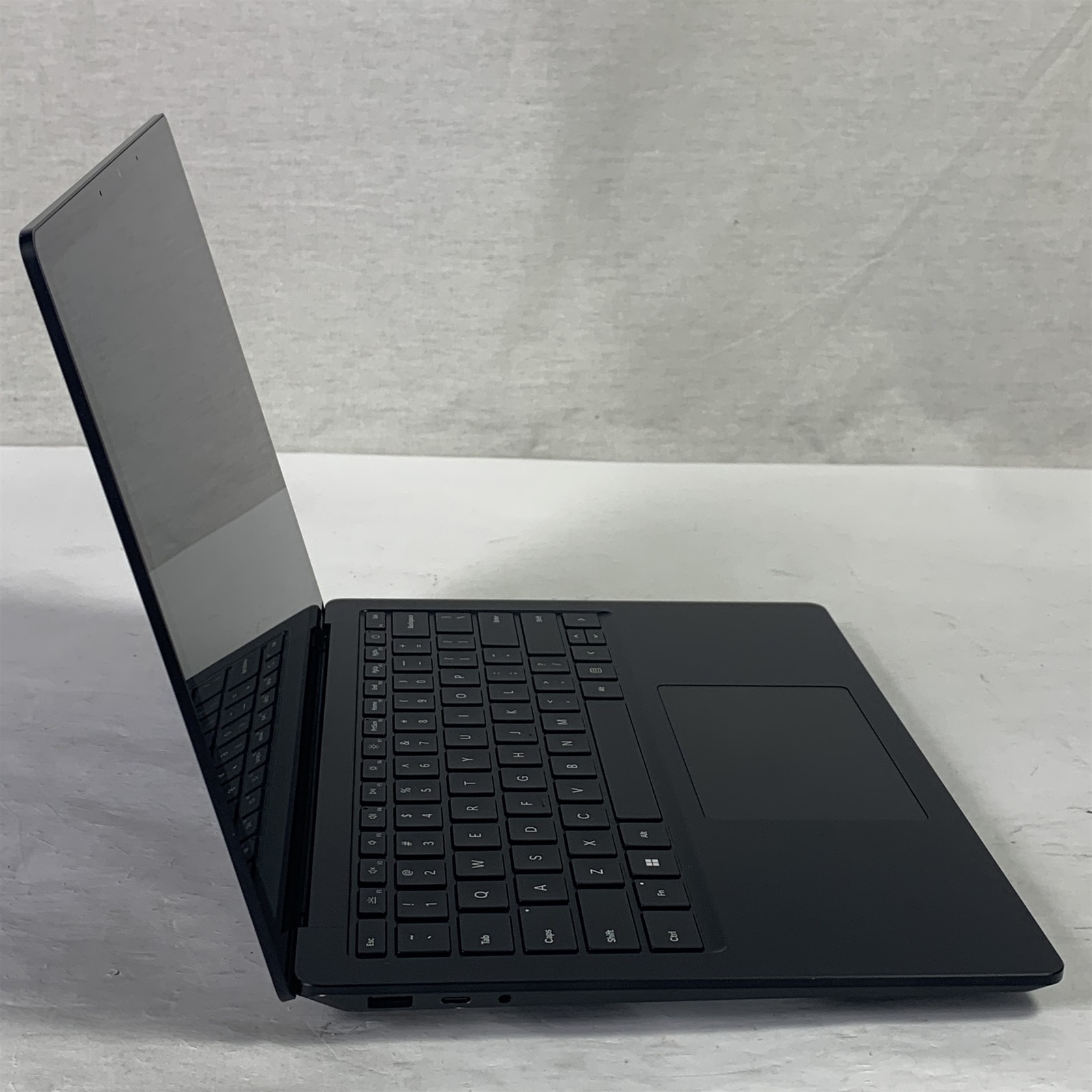 Microsoft Surface Laptop 5 1951 13.5″ i5-1245U 1.6GHz 16GB 256GB NVMe SSD -Win11
