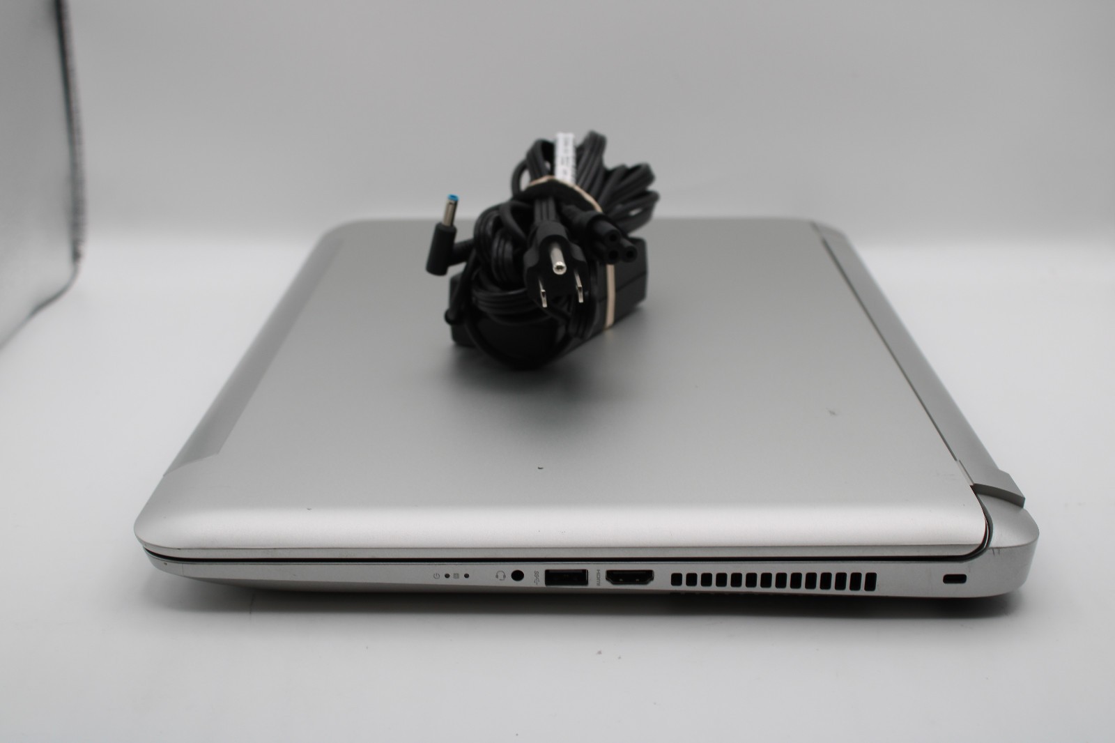 HP Envy 17t-S100 _ i7-7500U @ 2.7 _ 16GB RAM _ 250GB SSD _ No OS