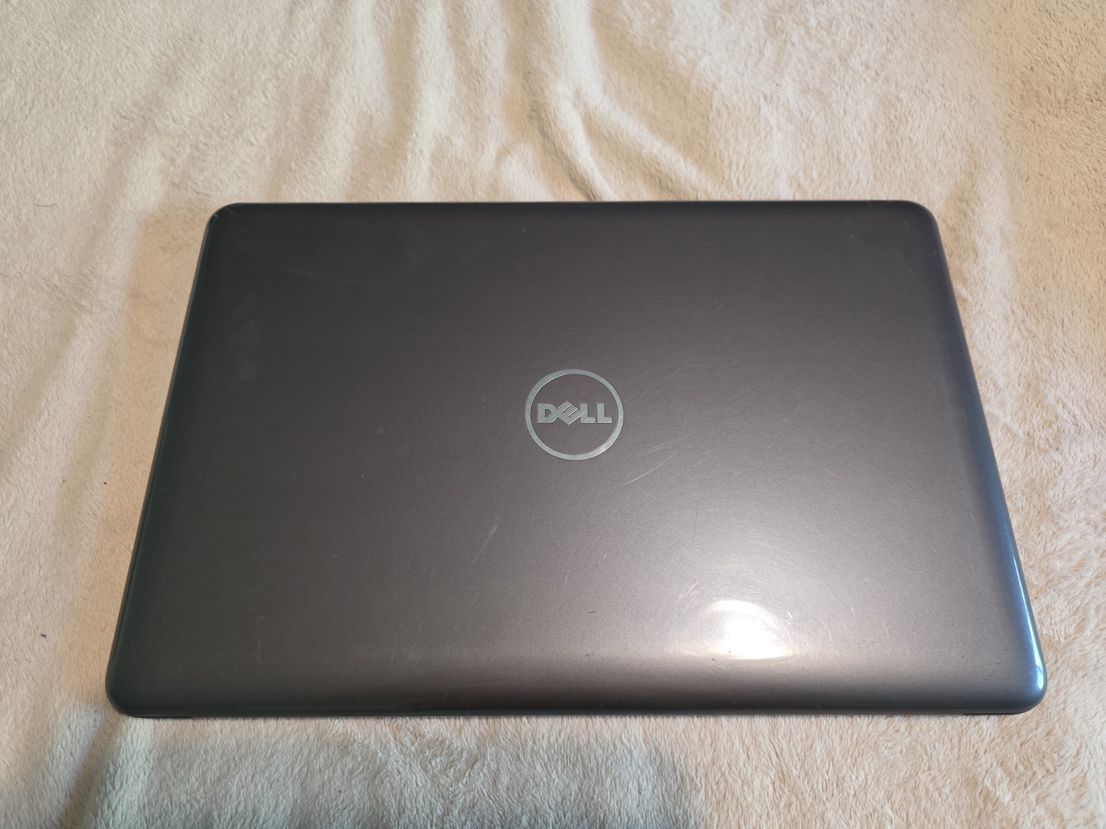 Dell Inspiron 17 5000 Series, i3 7th Gen Intel, 8GB DDR4, P32E001