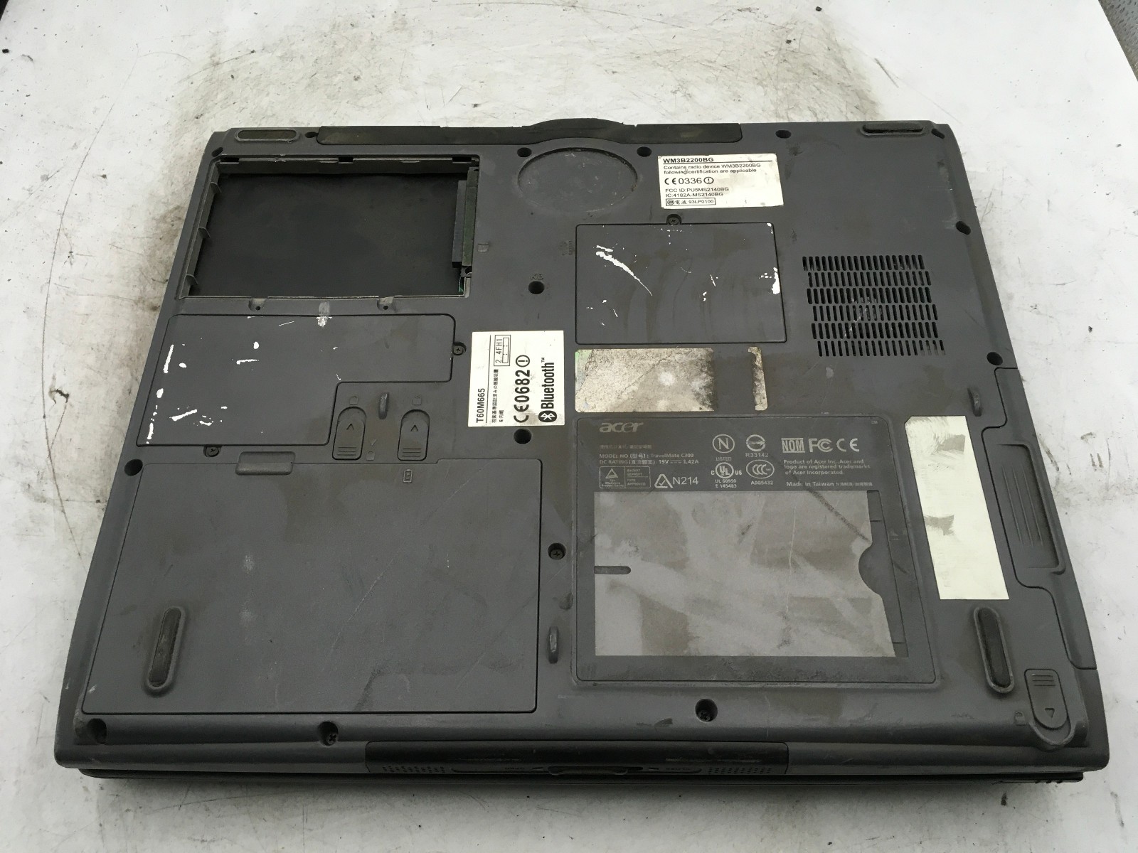 ACER TRAVELMATE C300 – FOR PARTS/REPAIR – INTEL CENTRINO – NO RAM – READ DESC-BB