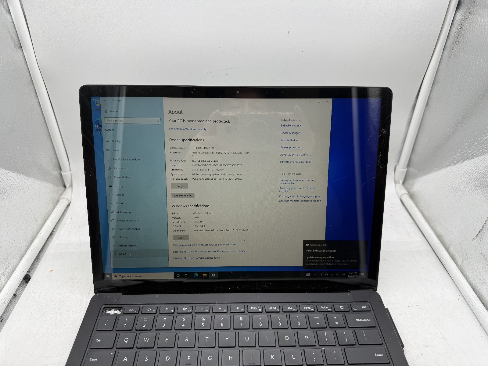 Microsoft Surface Laptop 3 15.6” i7-1065G7 512GB 16GB Win 10 CRACKED SCREEN