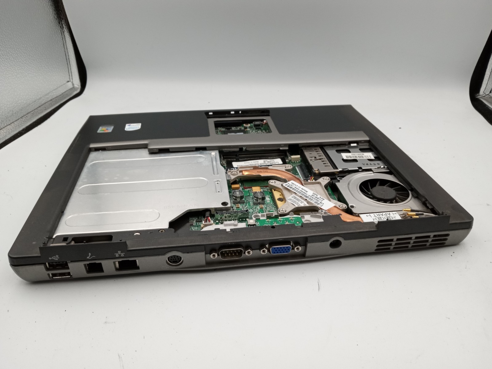 Dell Latitude D520 14″ Laptop Intel Core 2 Duo – MISSING MANY PARTS – READ -RR