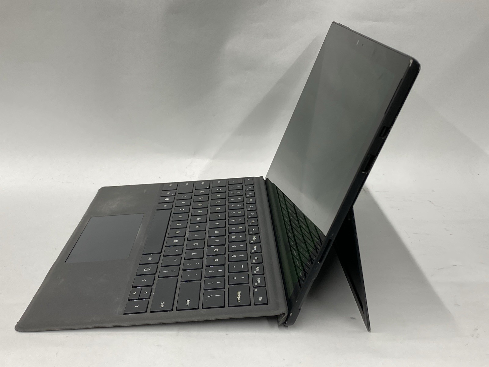 Microsoft Surface Pro 6 – Grade B – Touch – i5-8250U – 8GB – 256SSD – W11P