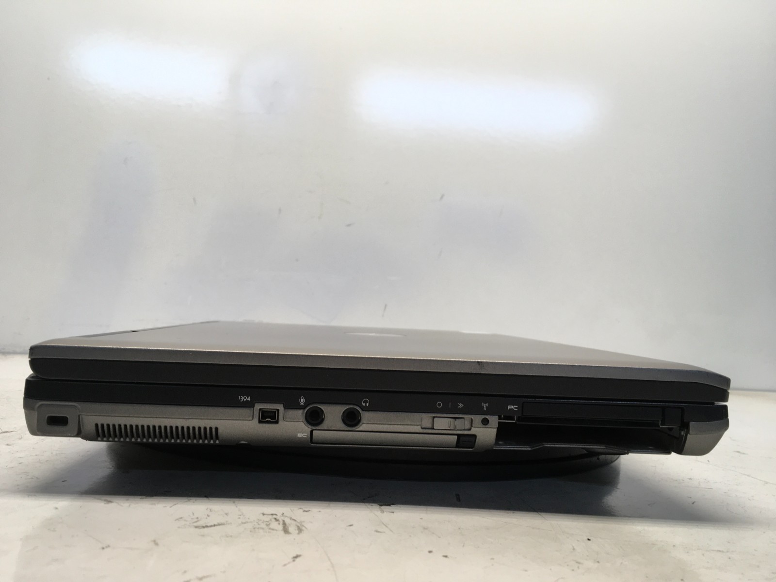 Dell Latitude D830 Intel Core 2 Duo 06FD 2GHz 1 GB Ram 500GB Windows XP