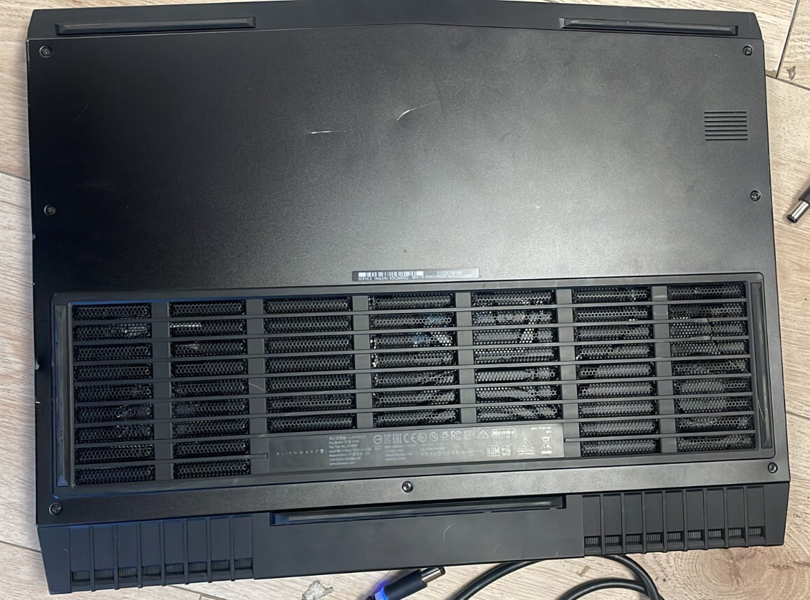 Alienware 17 R5 P31E002 17″ Core i7 8th Gen 2.20Ghz NO RAM NO HDD -SOLD Parts