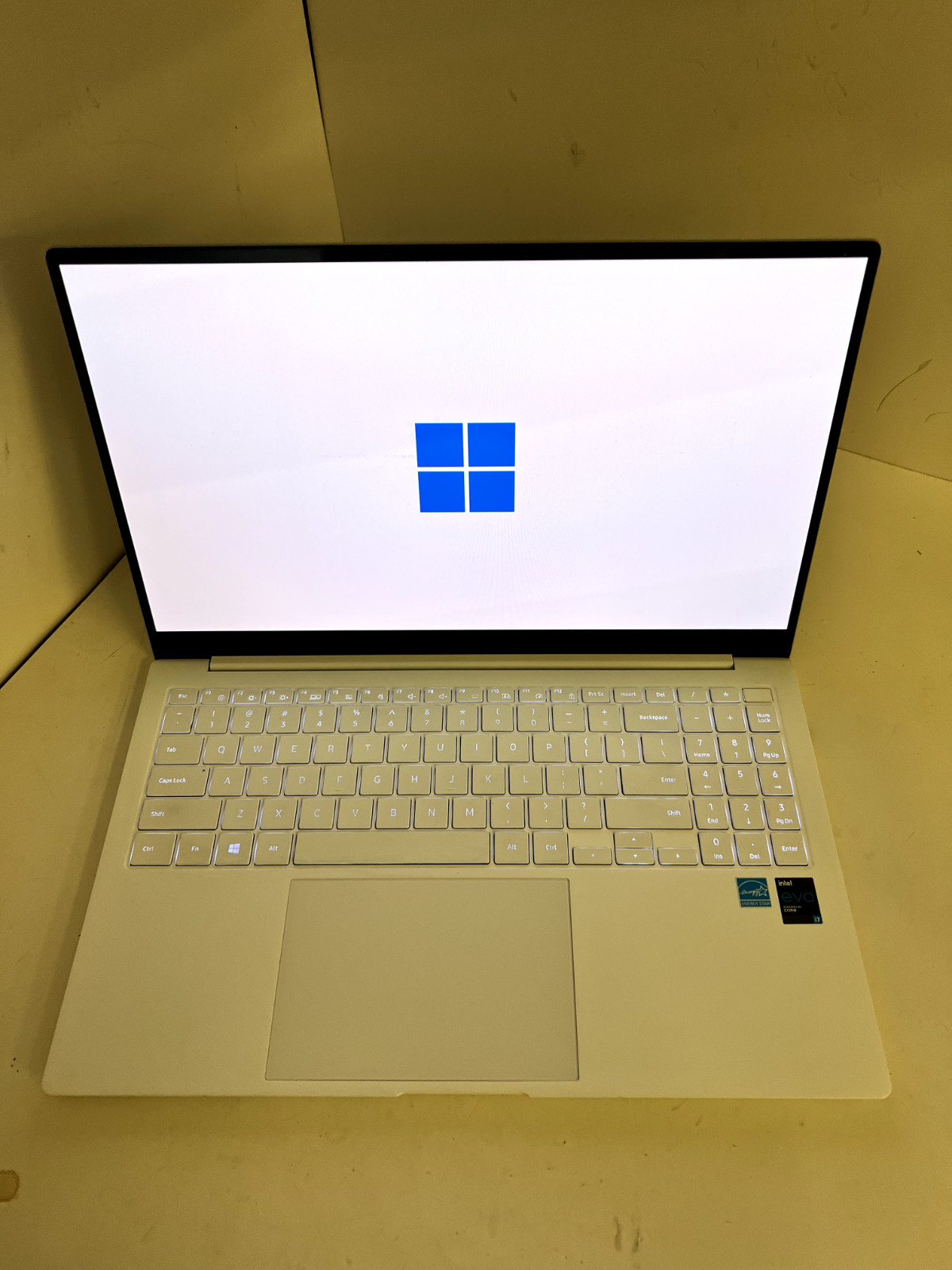 Samsung Galaxy Book Pro NP950XDB 15.6″ i7-1165G7 2.80GHz 16GB 256 GB SSD Win 11