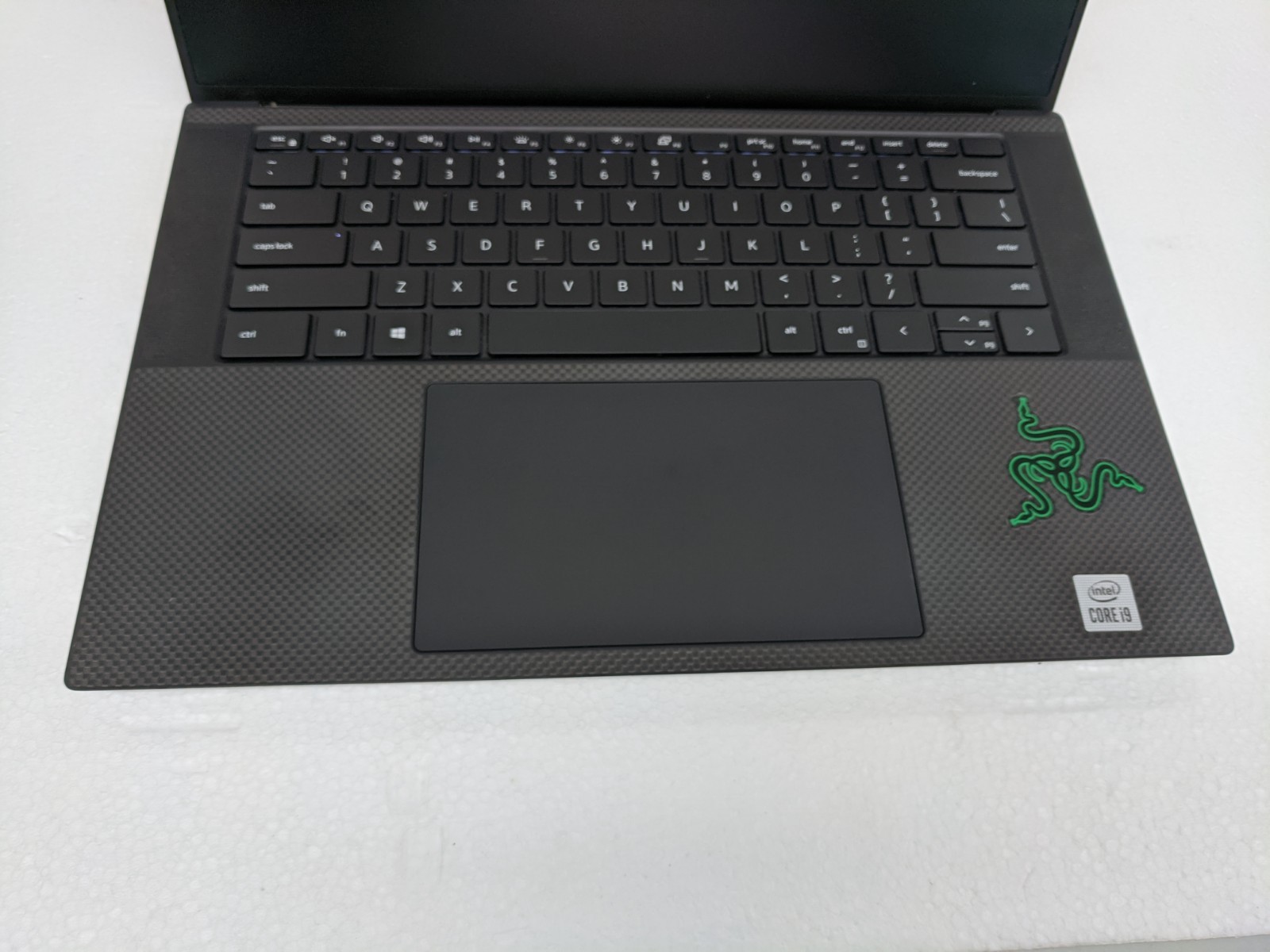 Dell XPS 15 9500 – Core i9-10885H | 32GB DDR4 | 1TB NVMe | GTX 1650 Ti 4GB | W11