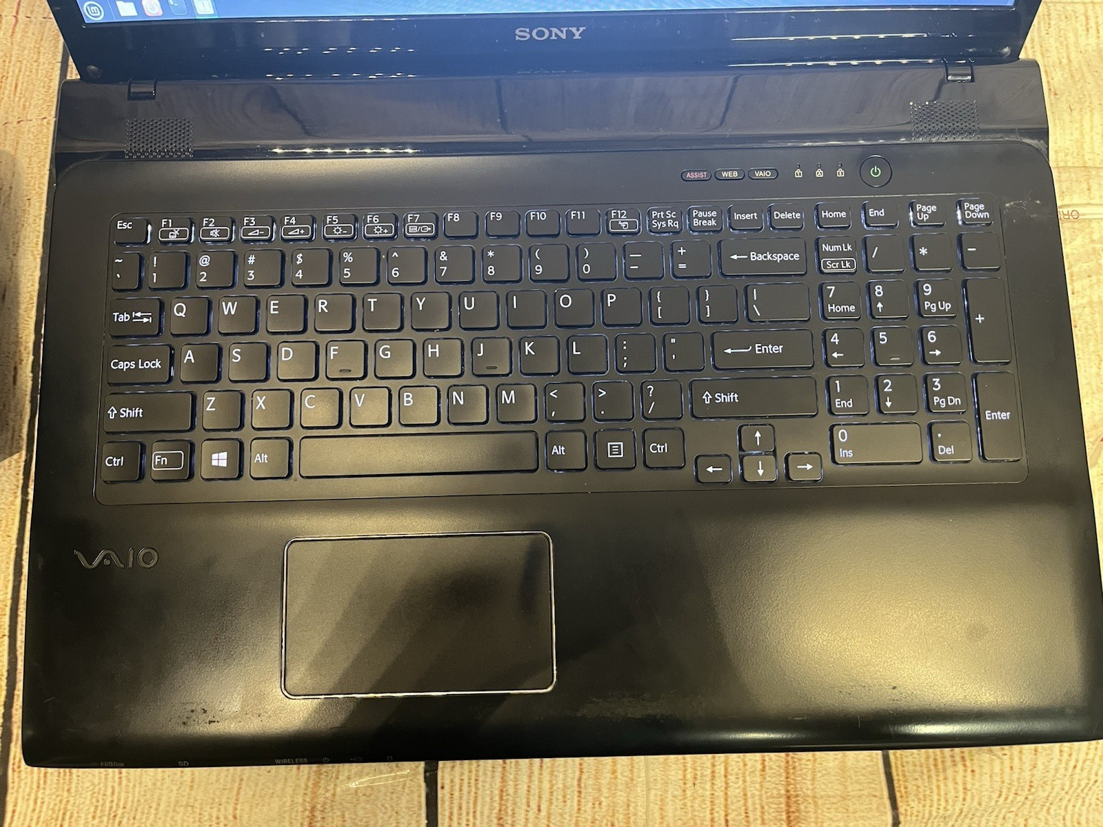 Sony VAIO 17” E Series Pentium 2020M SVE171G12L 8GB RAM 500 HDD NO OS