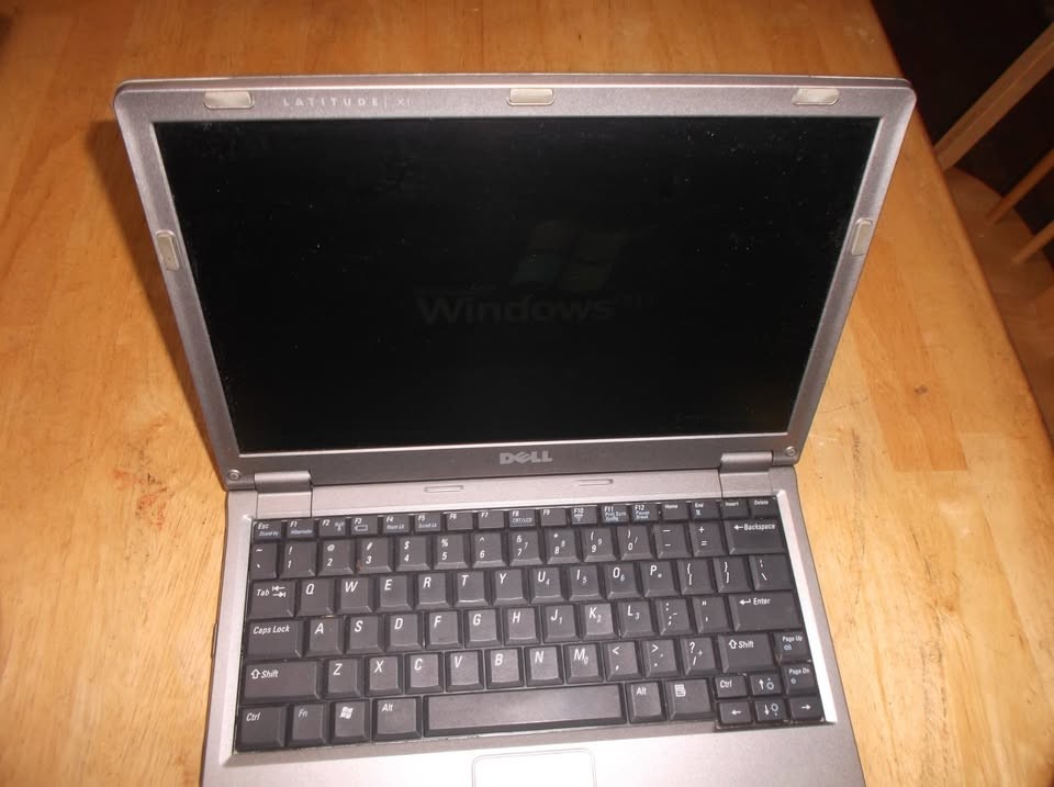 Dell Latitude X1 Laptop 11″ Intel Pentium M 1.1GHz 512 MB Ram 30gb hd Windows XP