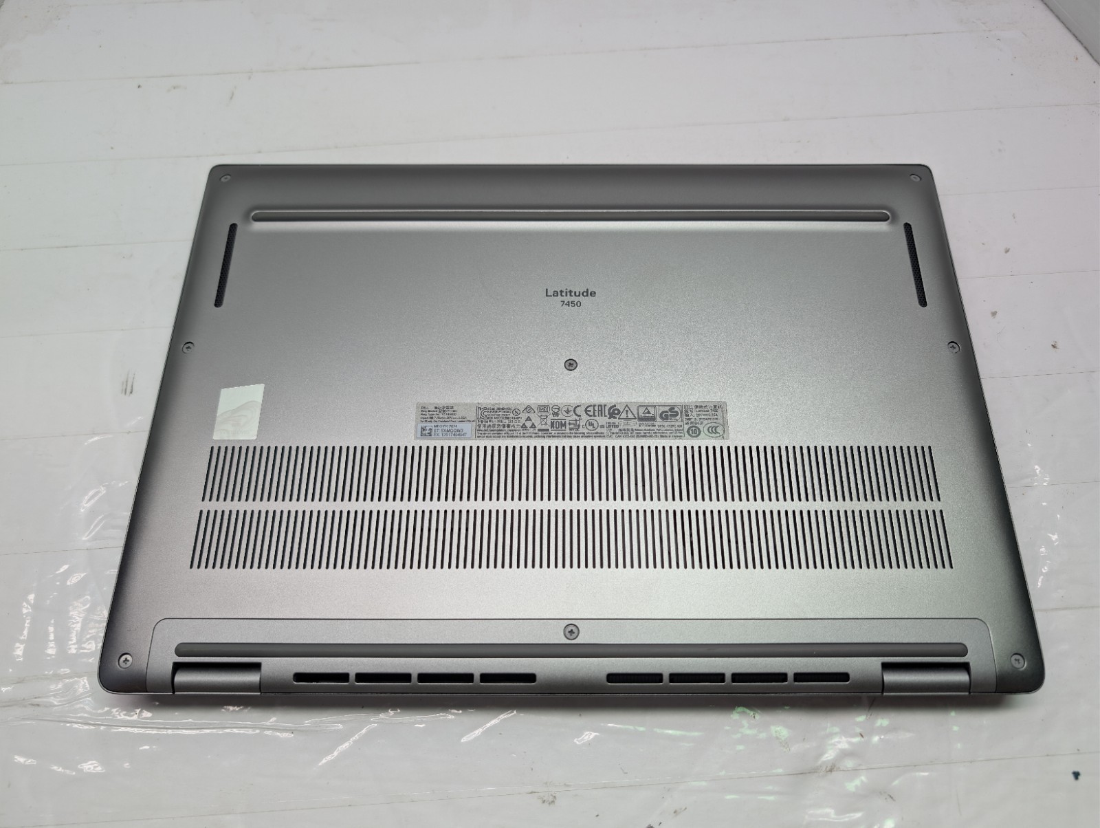 Dell Latitude 7450 14″ FHD+ ULTRA 5 135U 256GB SSD 16GB W11P Webcam FPR