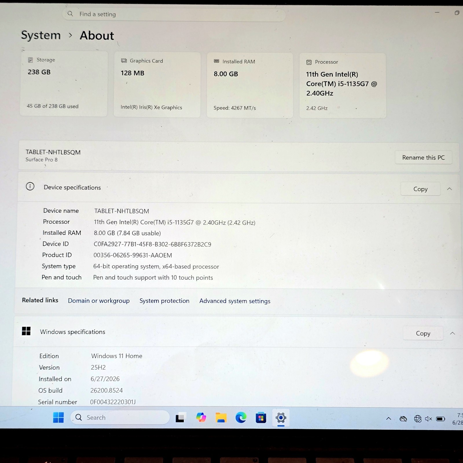 Surface Pro 8 (11th Gen) – i5‑1135G7 / 256GB SSD / 8GB RAM – Windows 11