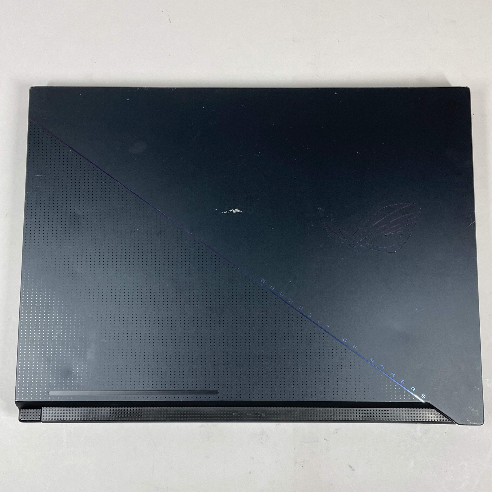 Asus ROG Zephyrus Duo 16 GX650 16″ Ryzen 9 6900HX 3.3GHz 32GB RAM 1TB SSD GeForc