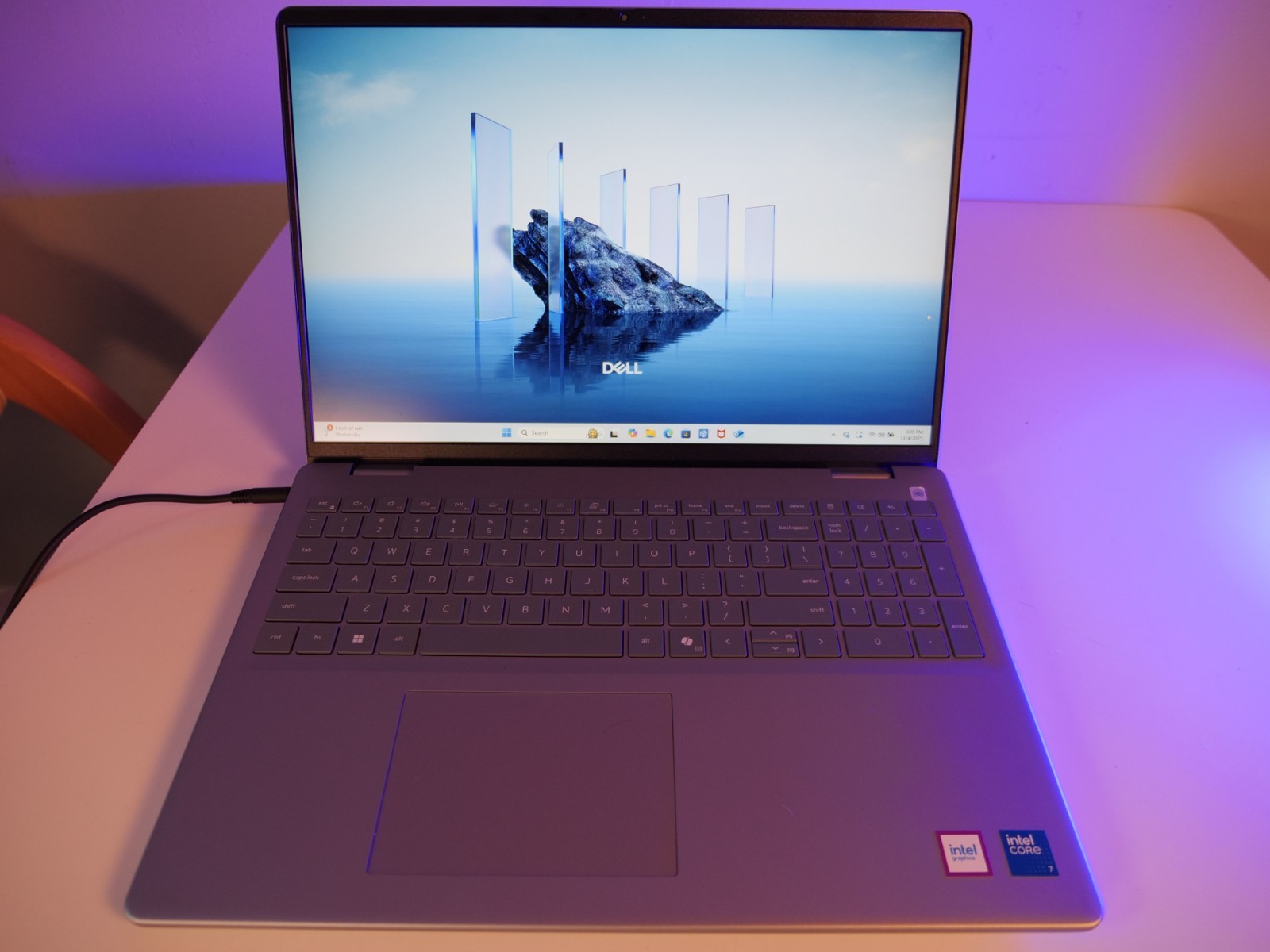 Dell 16 (DC16251) — 16″ FHD+ Touchscreen — Intel Core 7 150U / 16GB / 1TB SSD