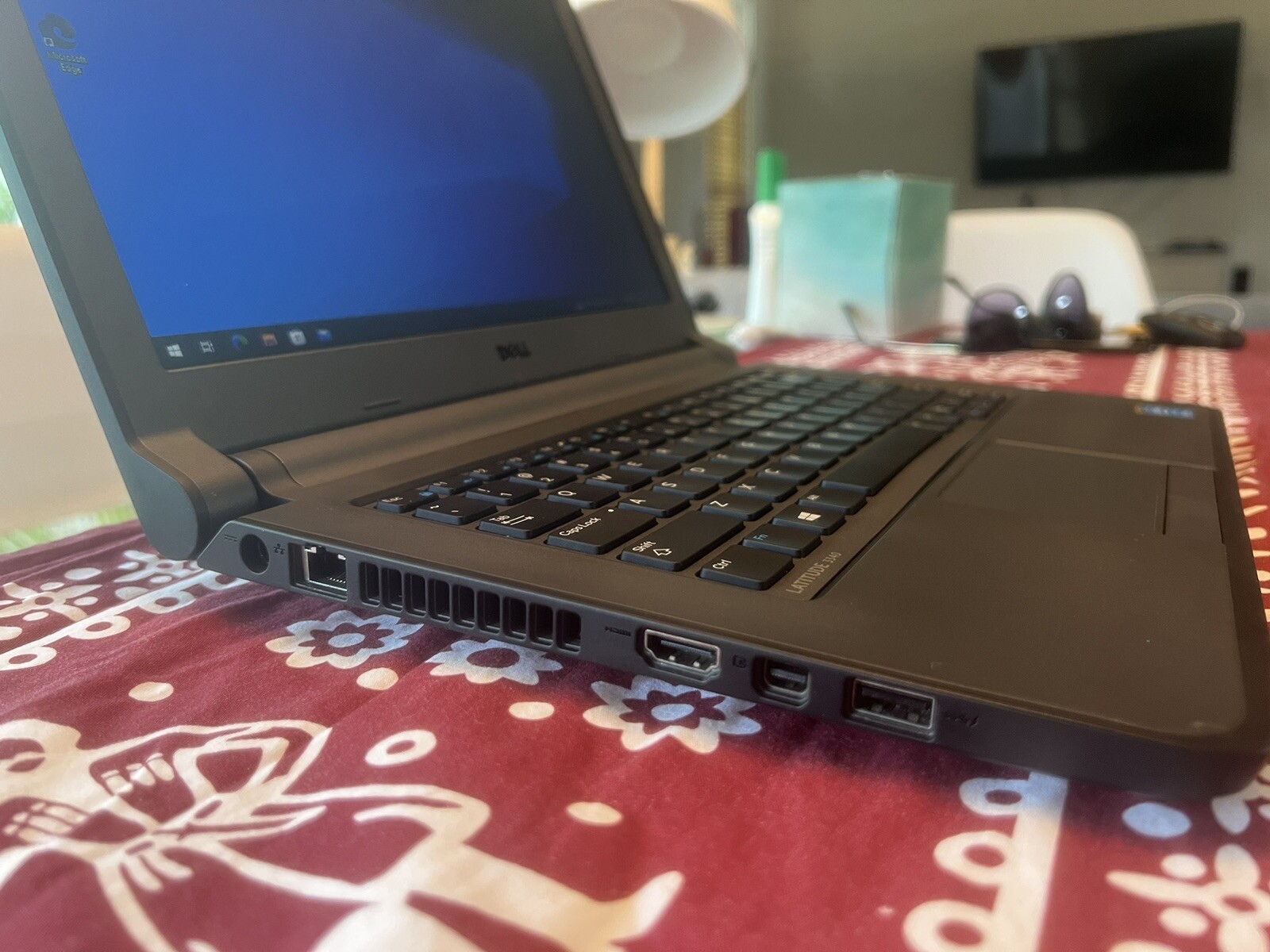 Dell Latitude 3340 13.3″ (240GB SSD, Intel Core i3 4th Gen., 1.70 GHz, 8GB)…