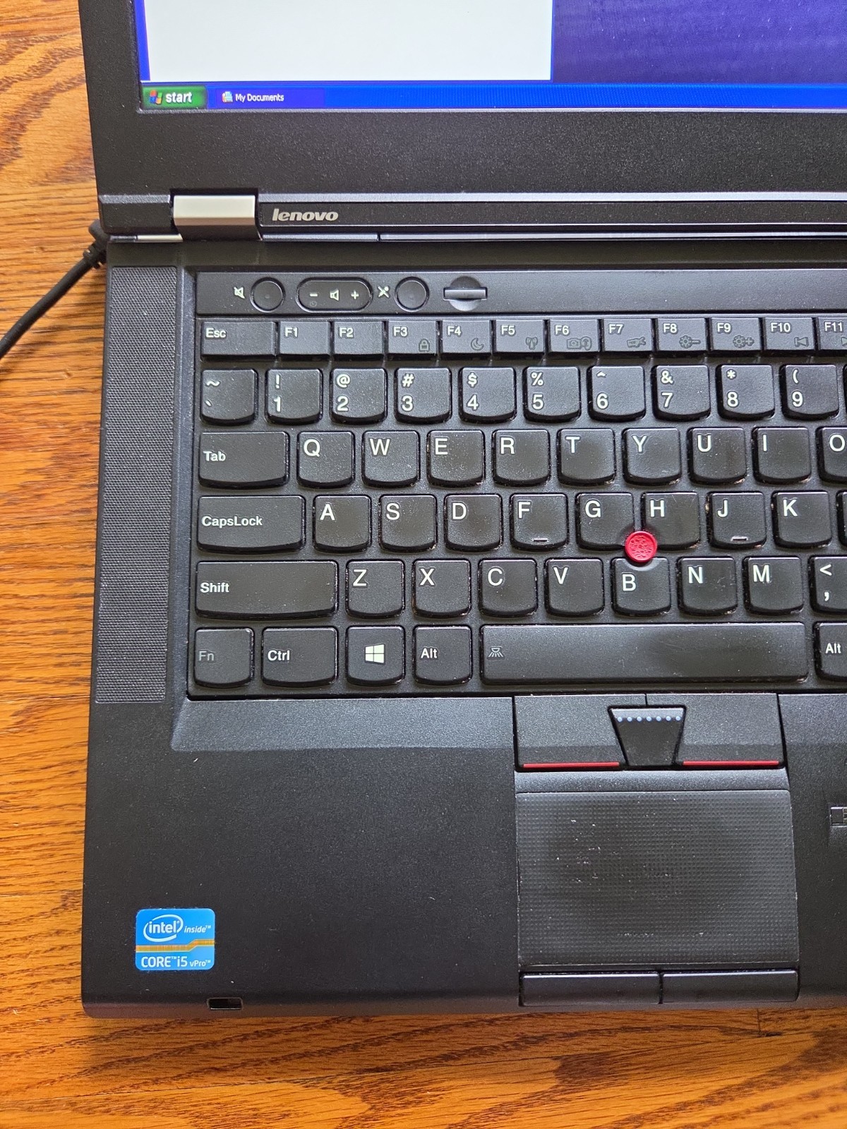 Lenovo ThinkPad T430 i5/4GB Ram/320 GB HDD. Win XP Pro. Works, For Parts.