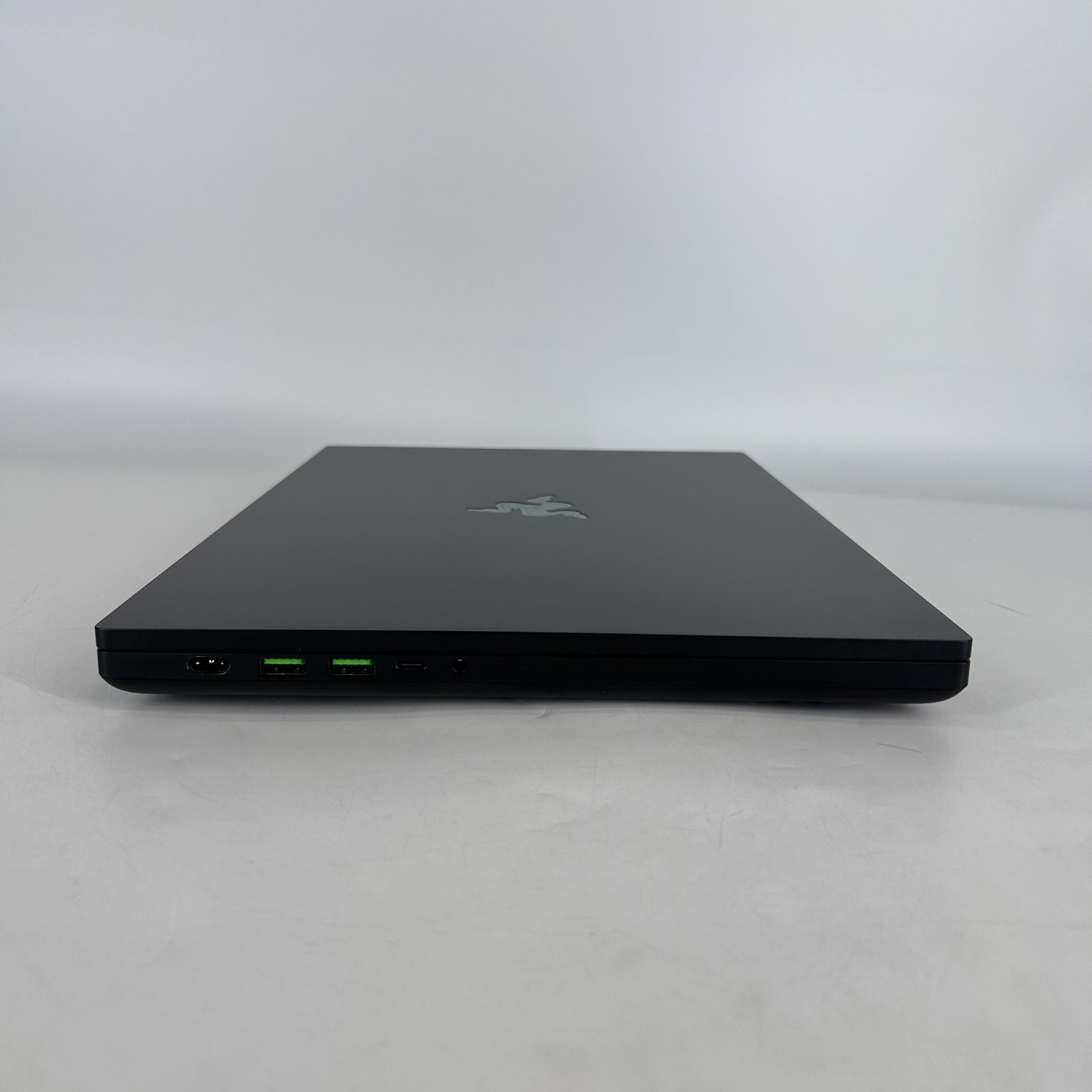 Razer Blade 16 Black 120Hz UHD+ 2.2 GHz i9-14900HX 96GB 4TB/4TB NVIDIA RTX 4090