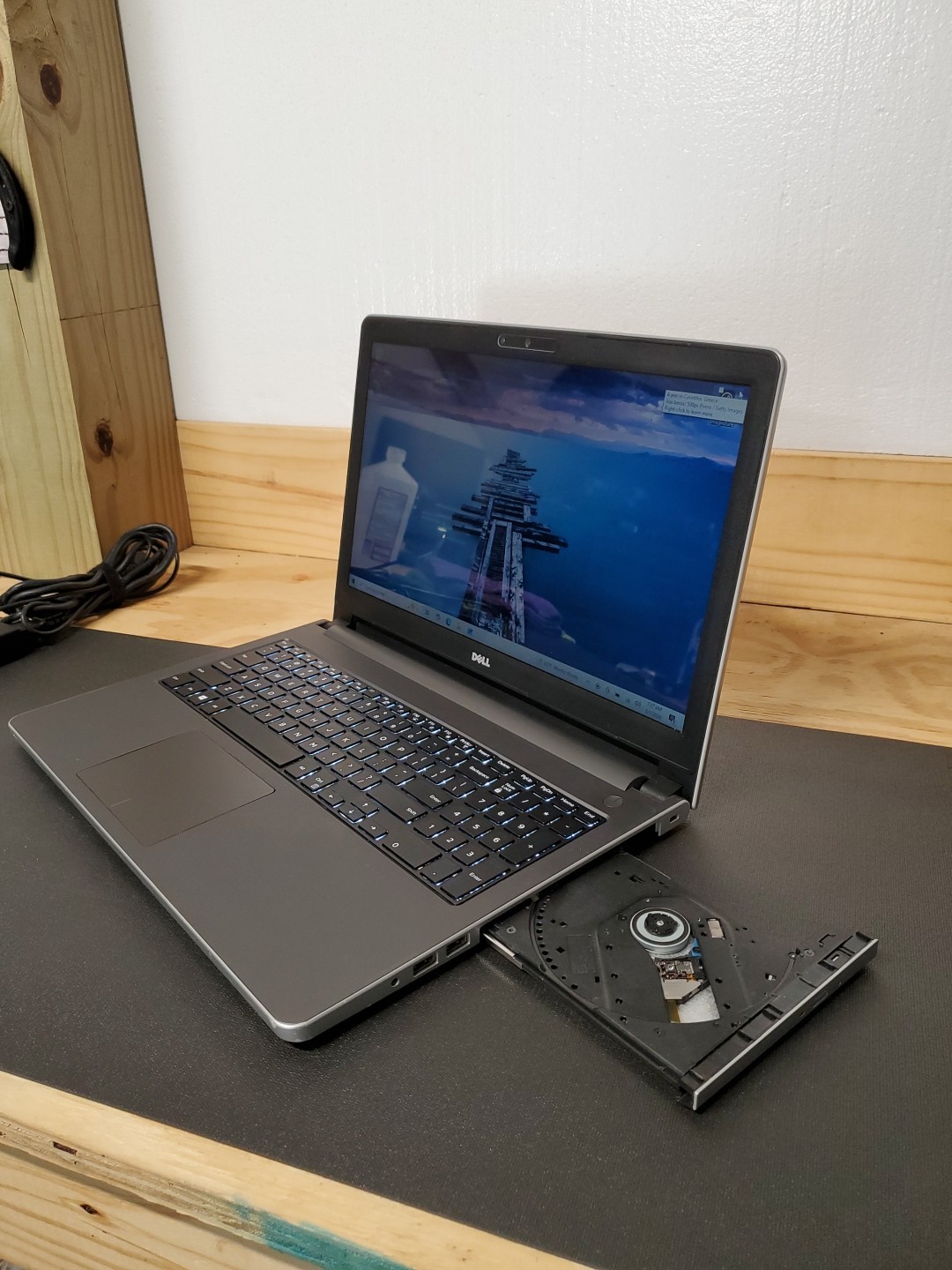 Dell Inspiron 15 5000 series laptop 6200u I5 2.3 16gb Ram 256gb Ssd Win 10h Nice