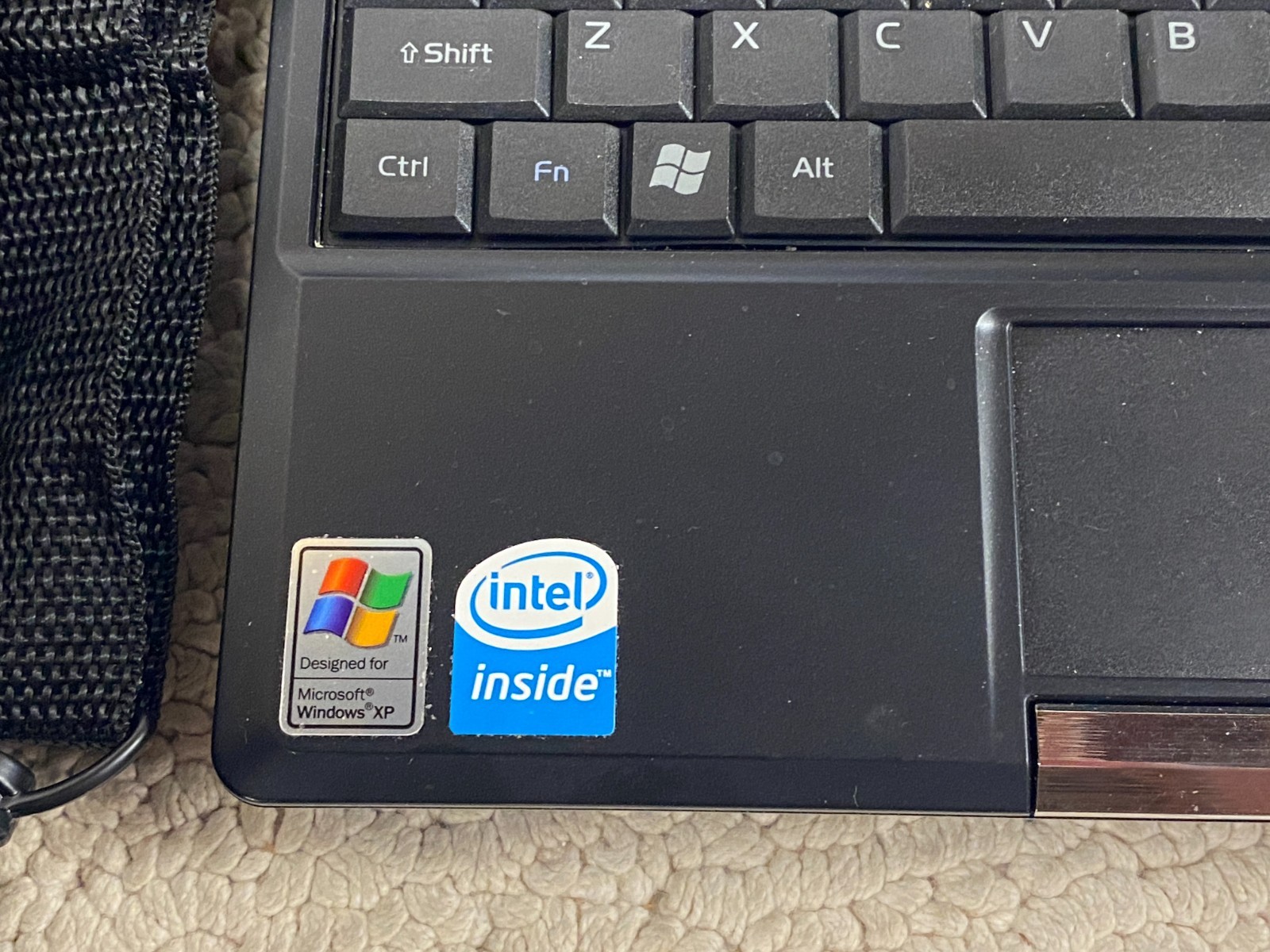 ASUS Eee PC 900 Vintage Netbook – Windows XP – Charger & Case Included