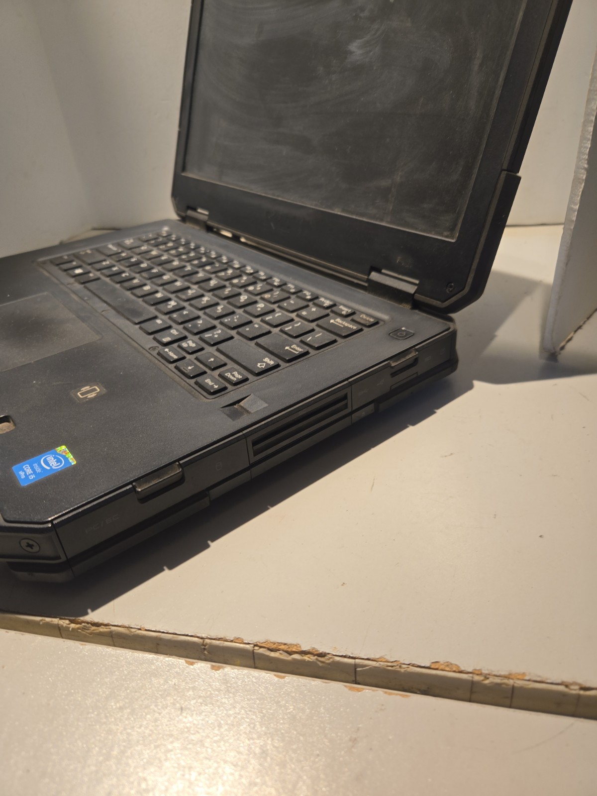 DELL P46G INTEL CORE I5 8GB RAM NO HD Won’t Display No Charger