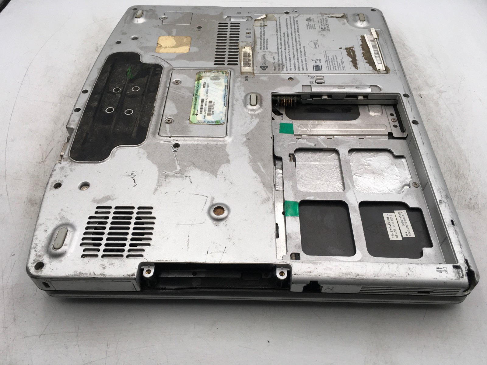GATEWAY M275 -FOR PARTS/NO POWER- INTEL PENTIUM M – 256MB RAM – BAD LCD -READ-BB