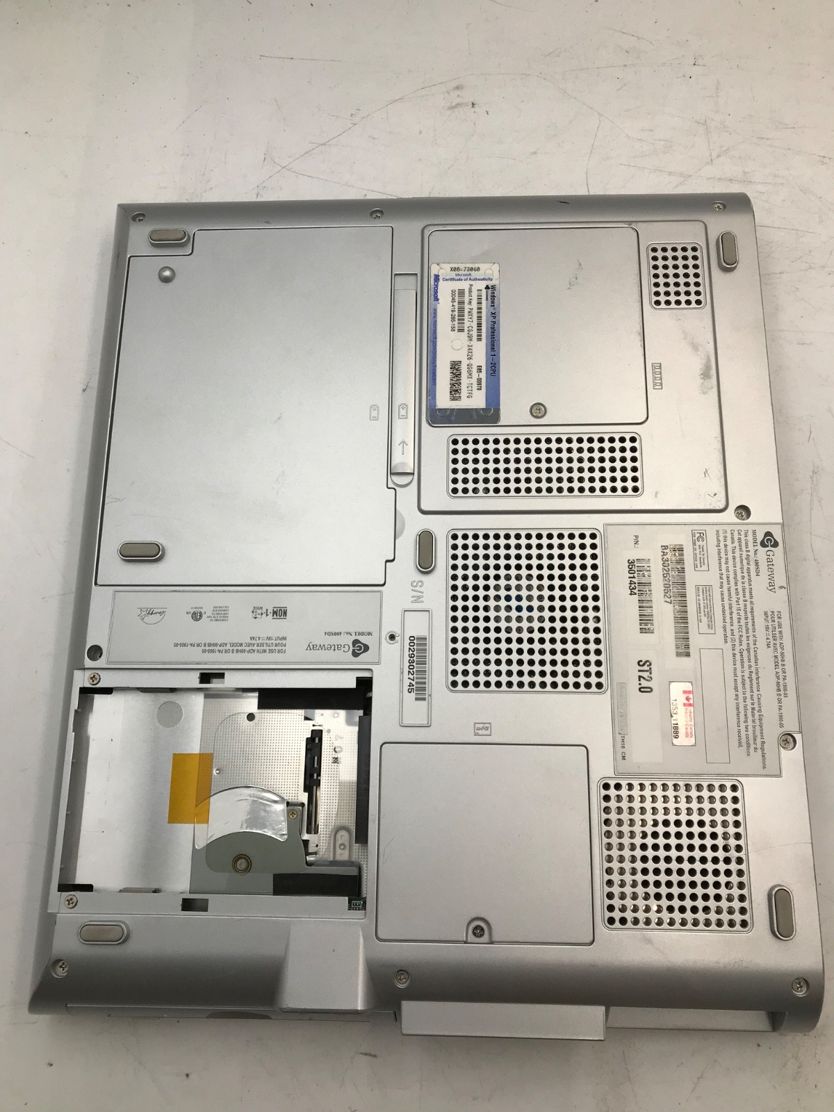 Gateway 400SD4 Intel Pentium 4 14″ 1024×768 Laptop 512Mb RAM No HDD -MZ
